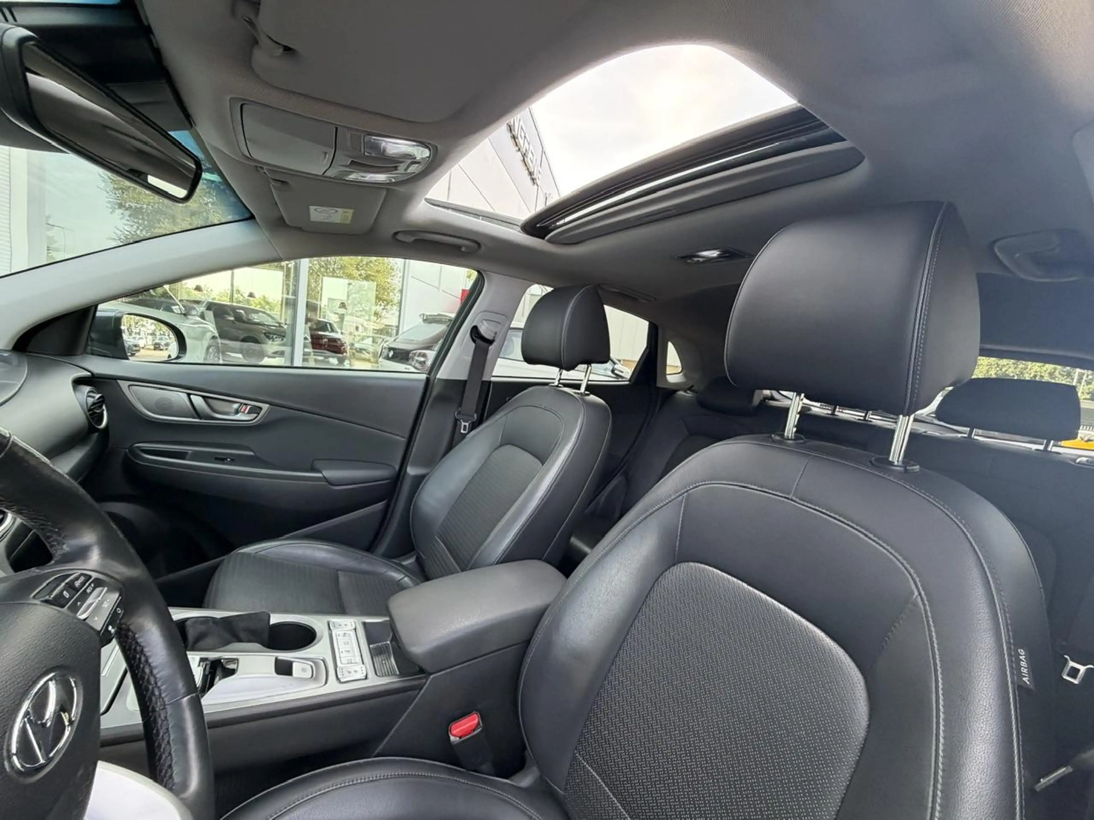 Hyundai KONA EV Premium 64 kWh Open dak I Lederen bekleding I S — photo 22