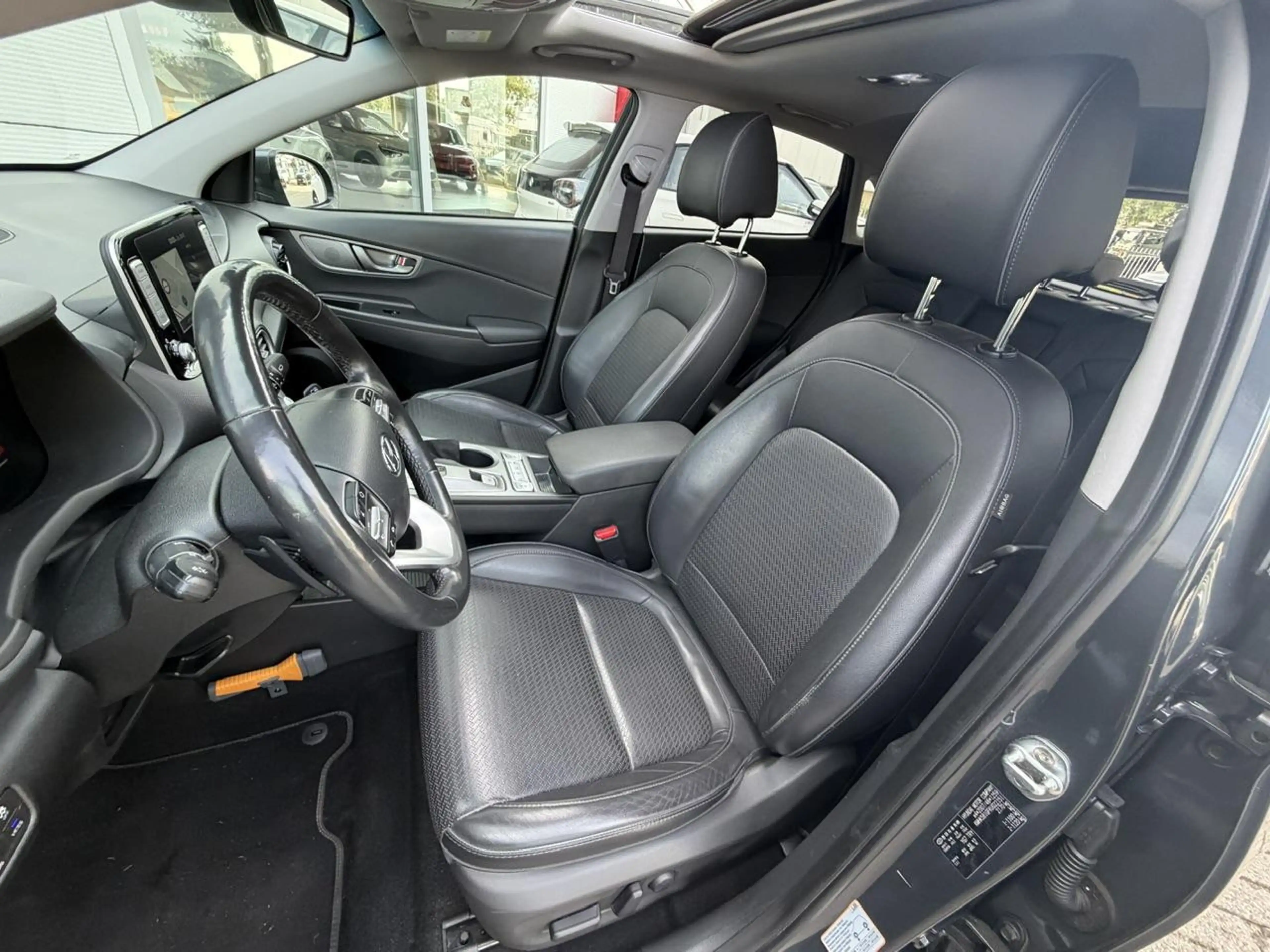 Hyundai KONA EV Premium 64 kWh Open dak I Lederen bekleding I S — photo 21
