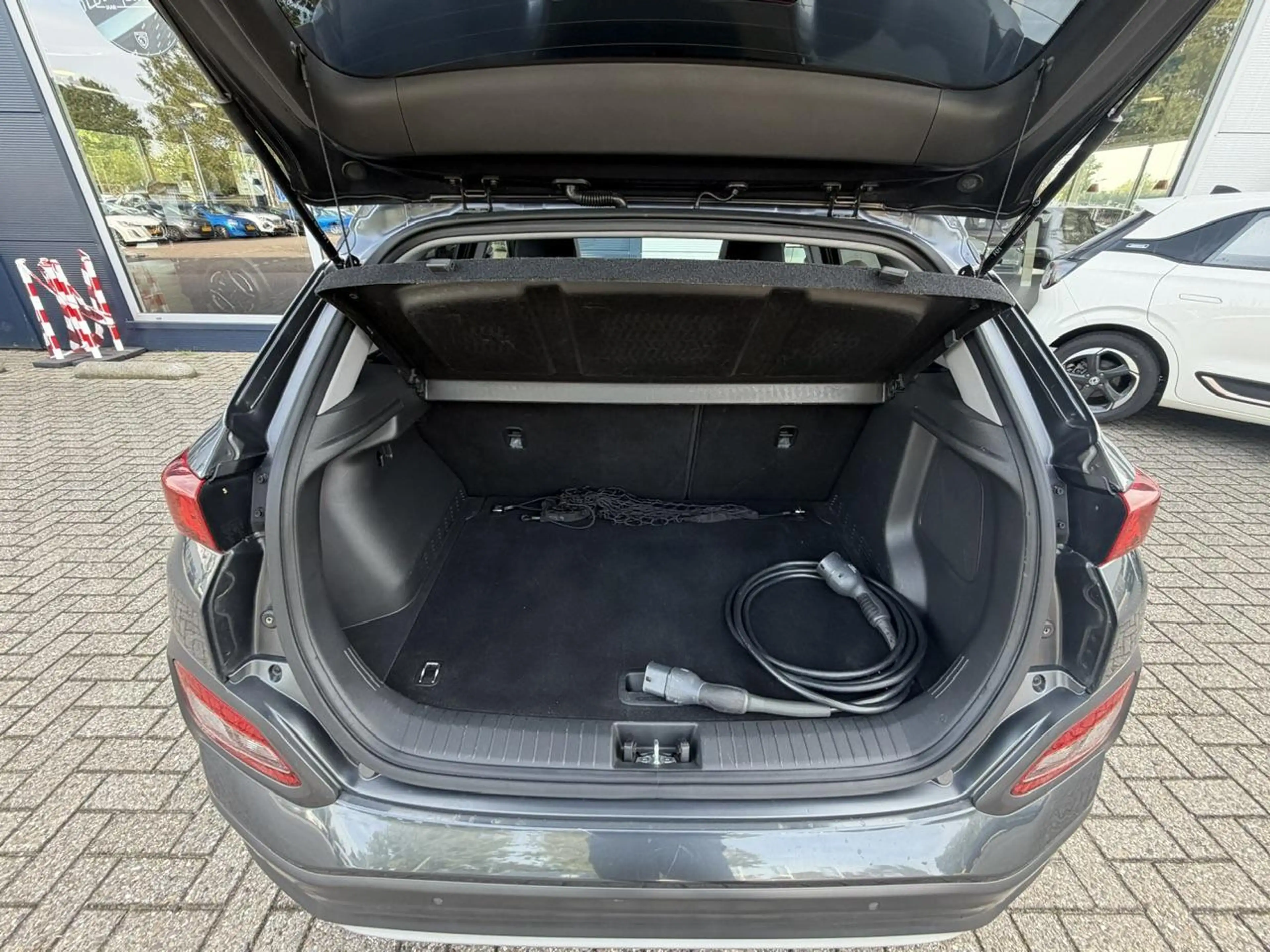 Hyundai KONA EV Premium 64 kWh Open dak I Lederen bekleding I S — photo 16