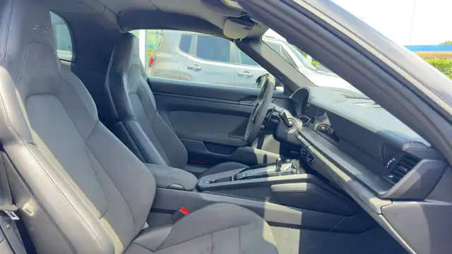 Porsche 911 view 10