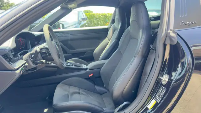 Porsche 911 view 9