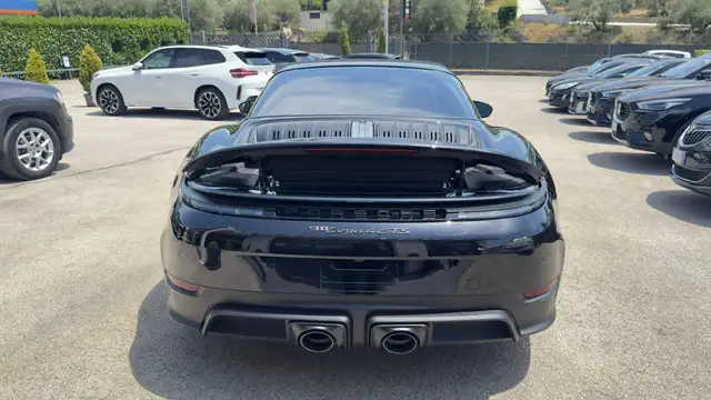 Porsche 911 view 5
