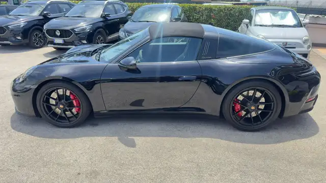 Porsche 911 view 7
