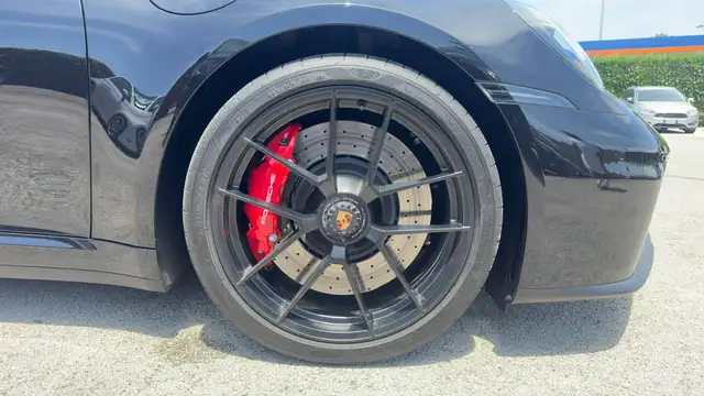 Porsche 911 view 8