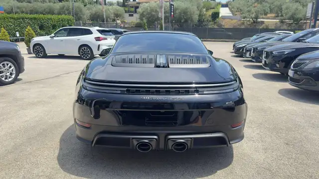 Porsche 911 view 3