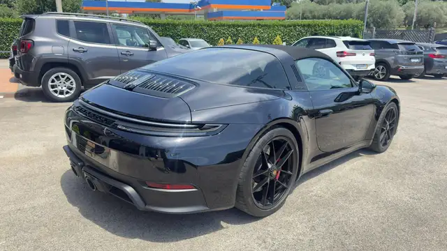 Porsche 911 view 4