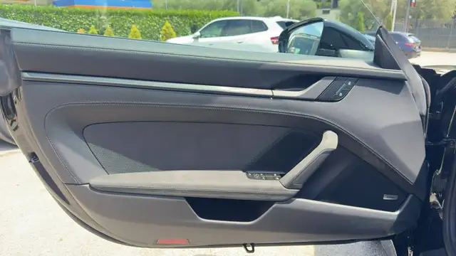 Porsche 911 view 13