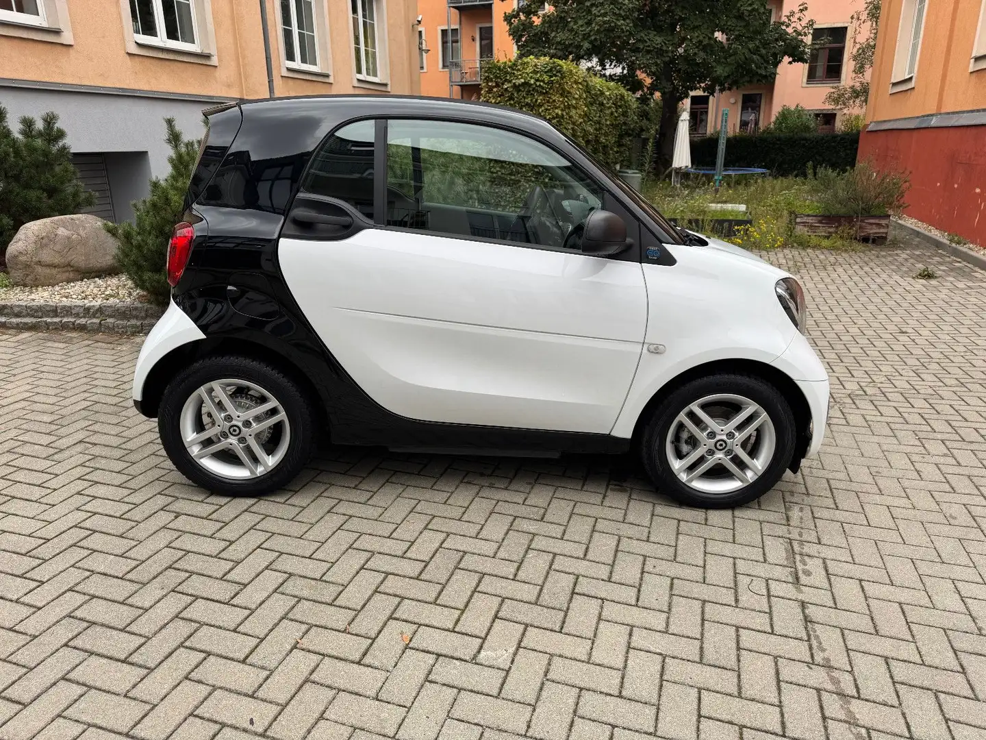 smart forTwo fortwo coupe electric drive / EQ Weiß - 2