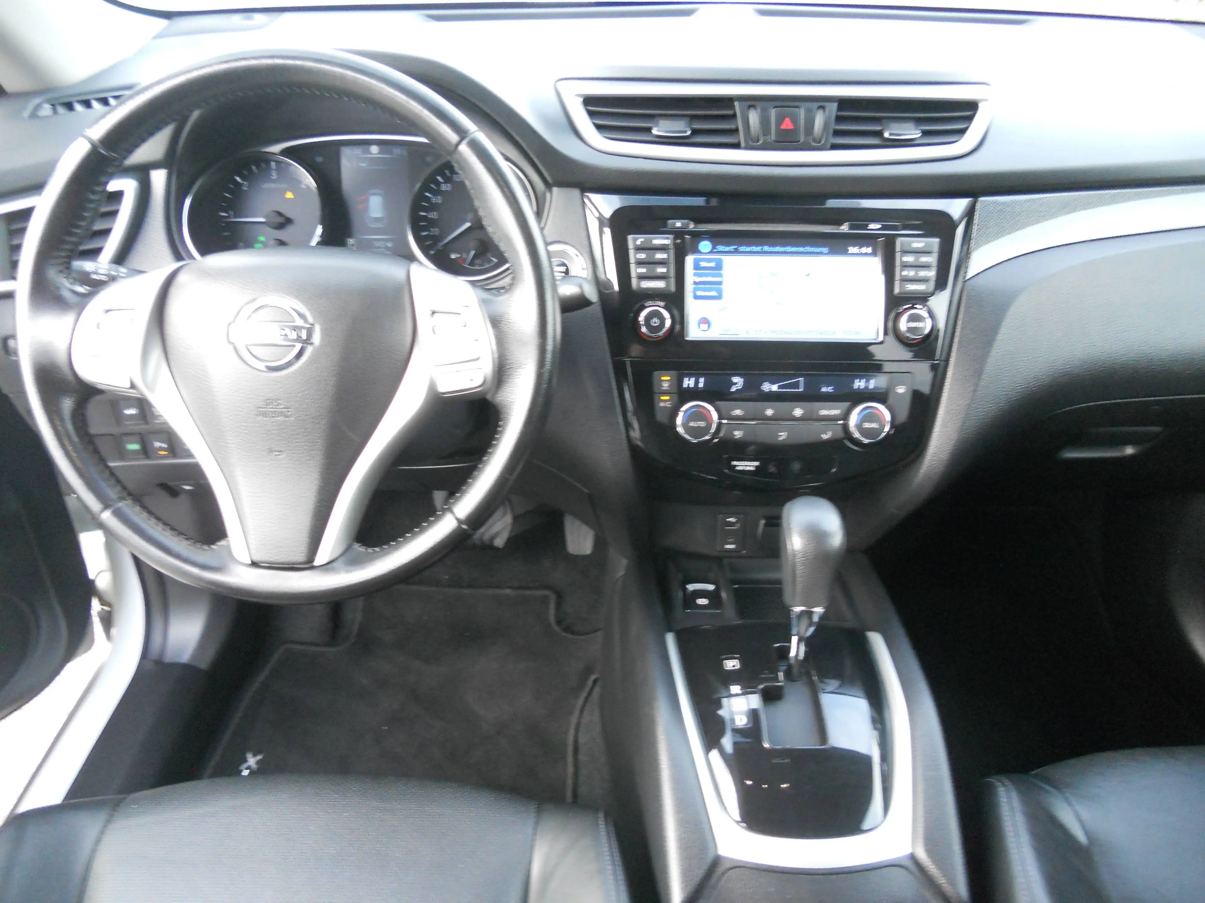 Nissan X-Trail 1.6 dCi 360 — photo 10