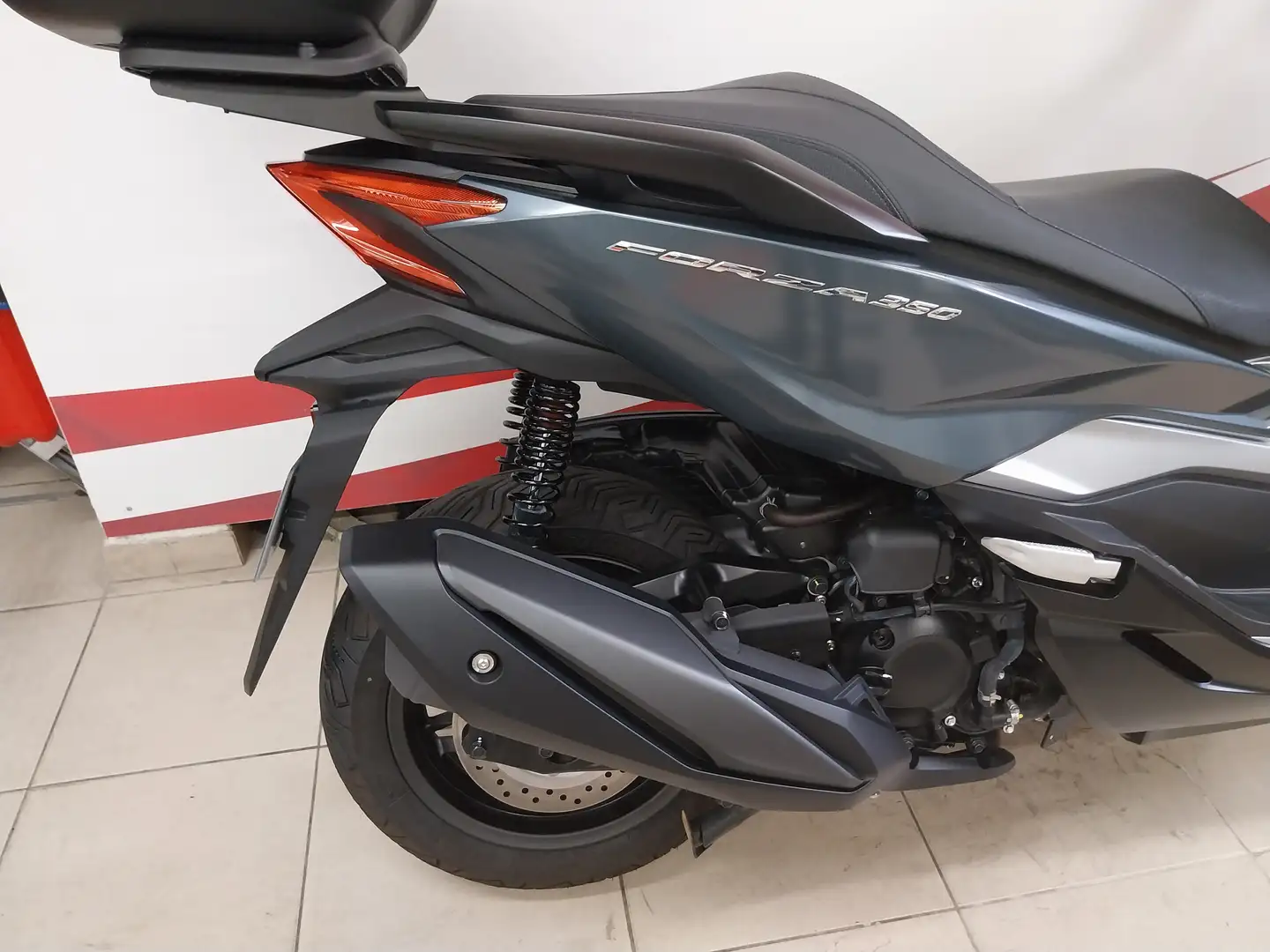 Honda Gris - 2