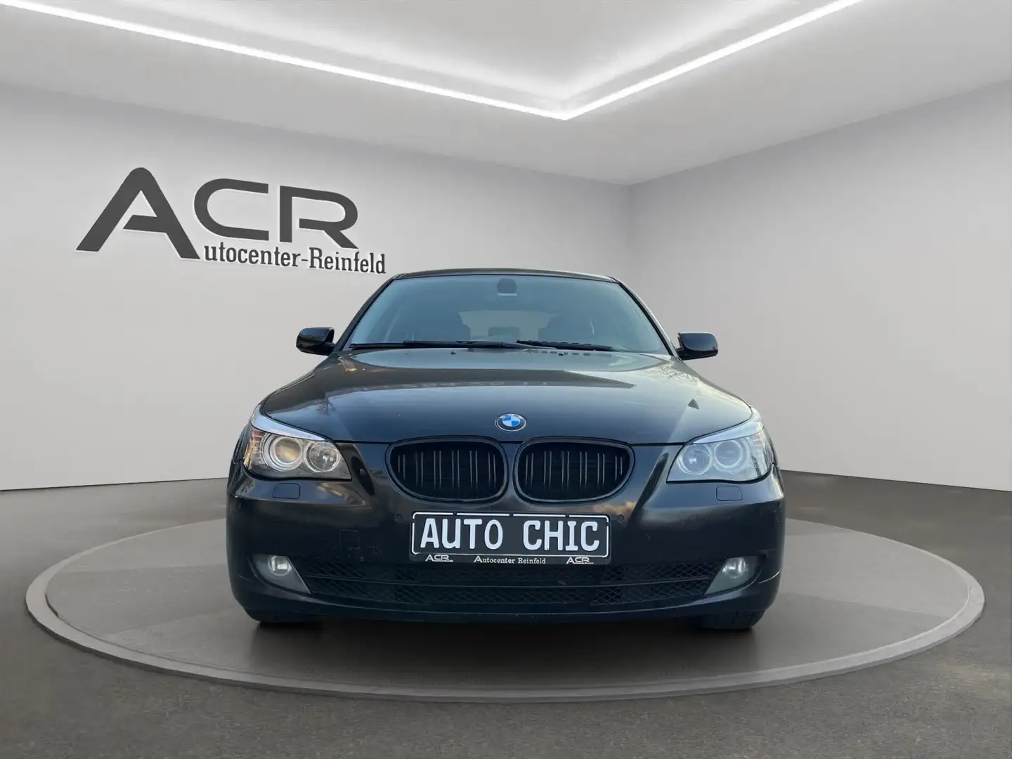 BMW 525 d Touring Automatik/Navi/Xenon/LEDER/PDC/ALU Schwarz - 2