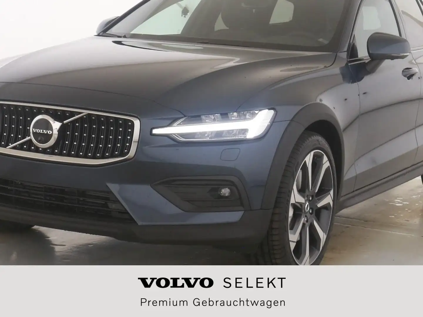 Volvo V60 Cross Country PLUS*360°*AHK*SD*STHZ*HARMAN Blau - 2