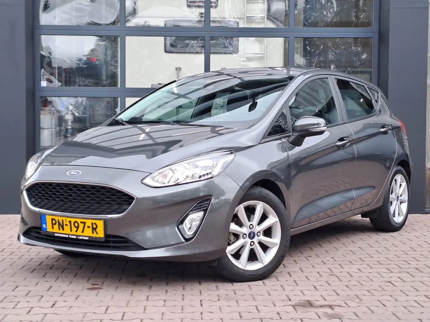 Ford Fiesta 1.1 Trend | Navi | Cruise | Airco | PDC | Lane Ass Grijs - 1