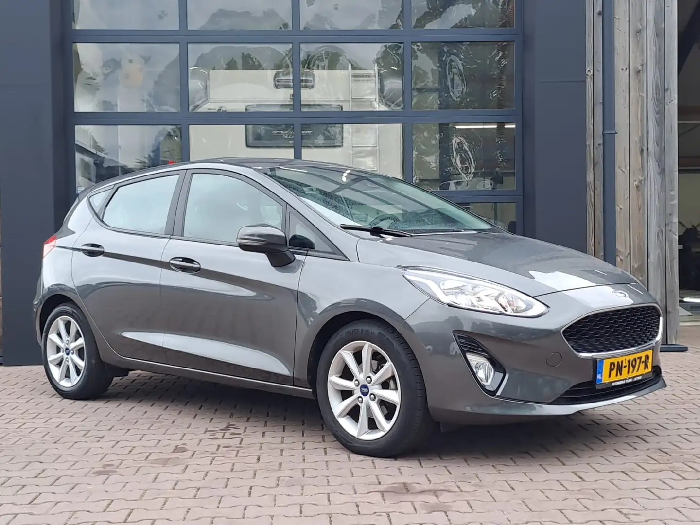 Ford Fiesta 1.1 Trend | Navi | Cruise | Airco | PDC | Lane Ass Grijs - 2