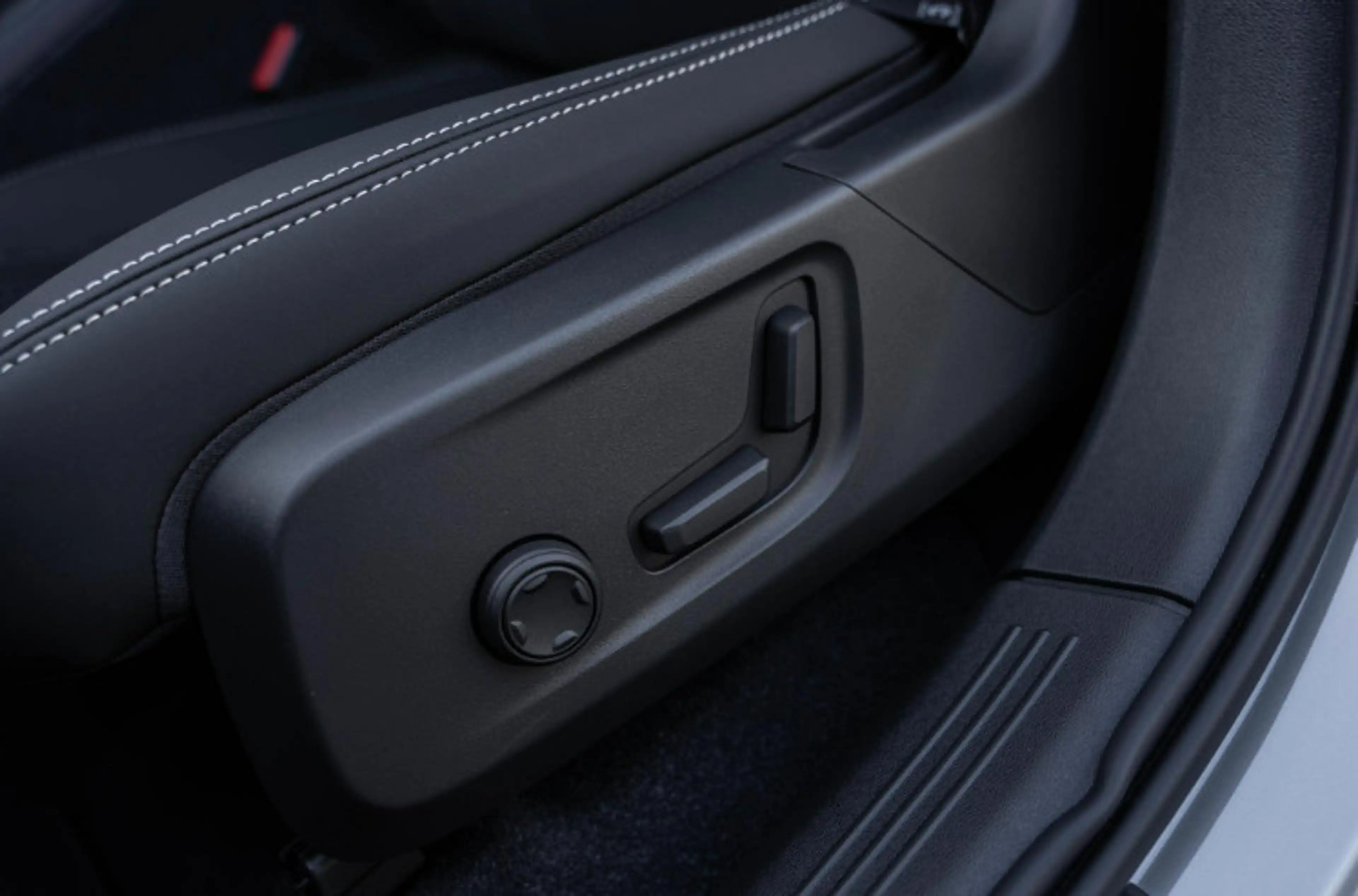 Volvo EX40 Single Motor Extended Range Ultra Black Edition Eu — photo 14