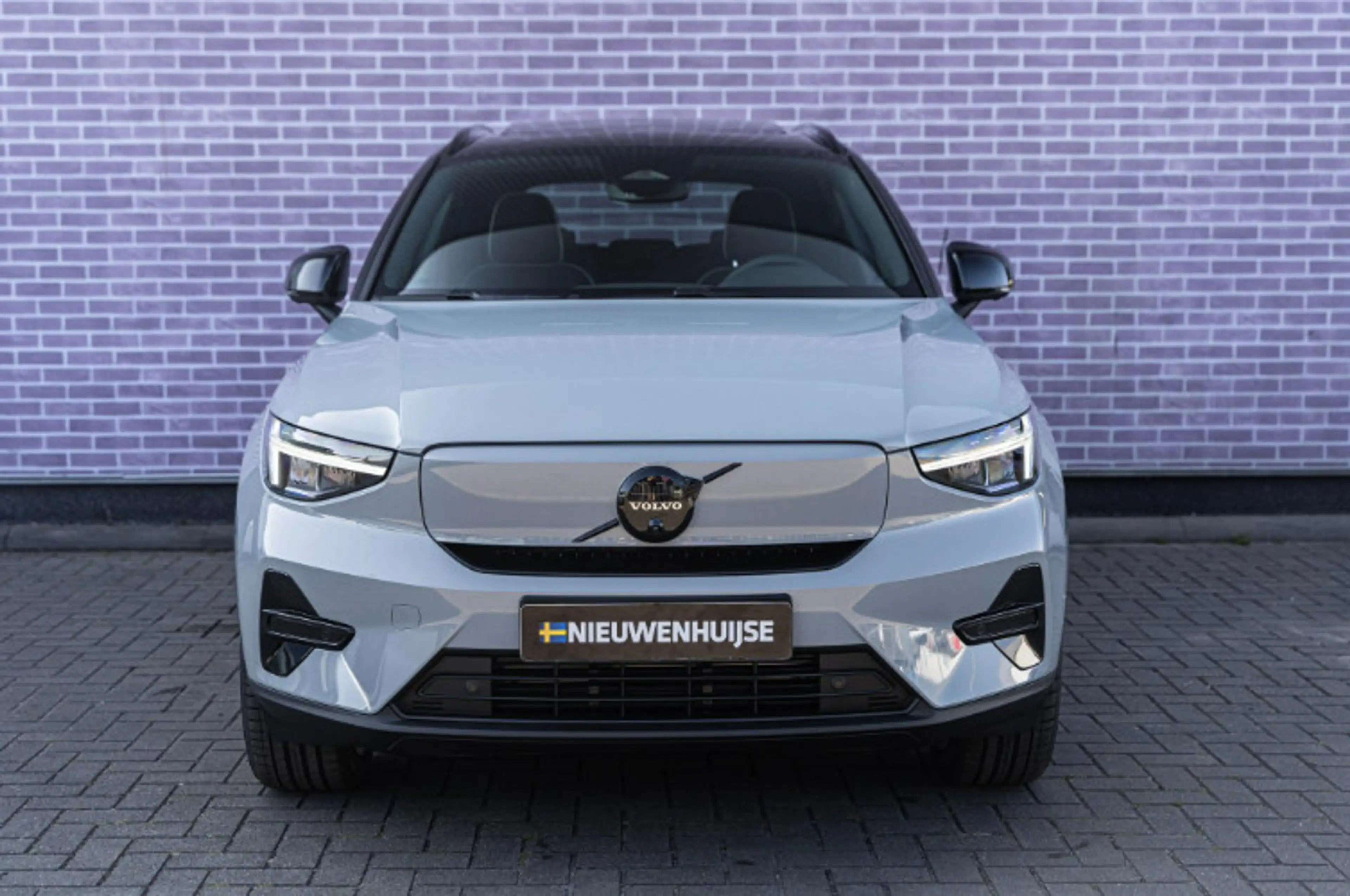 Volvo EX40 Single Motor Extended Range Ultra Black Edition Eu — photo 4