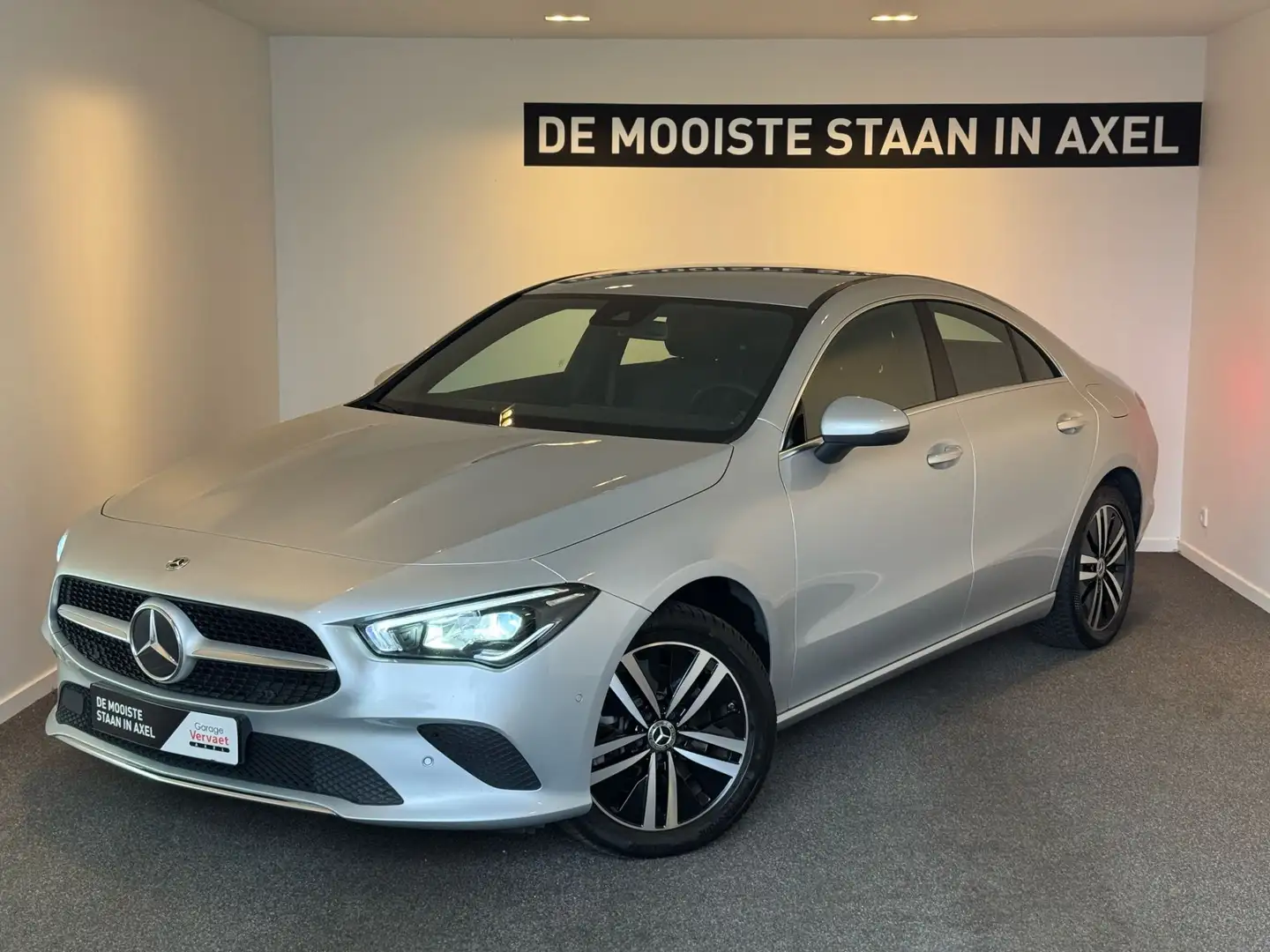 Mercedes-Benz CLA 250 e Business Solution Zilver - 1