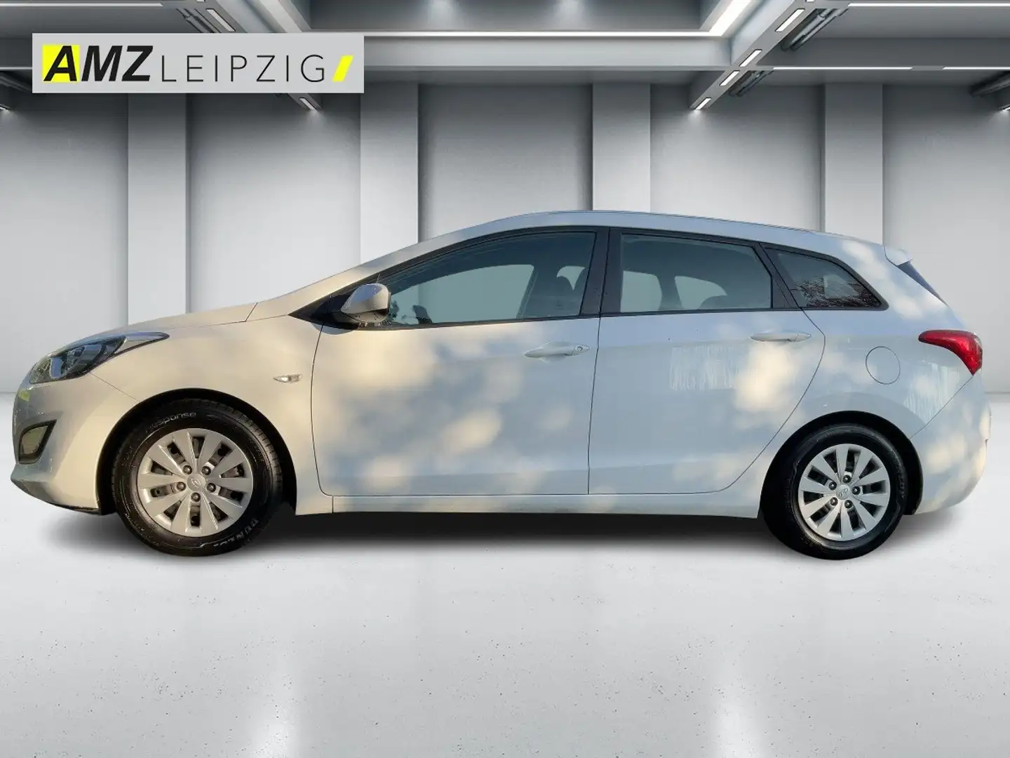 Hyundai i30 cw 1.4 blue Classic *HU/AU neu* Blanc - 2