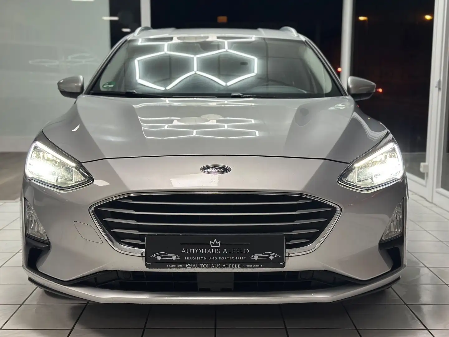 Ford Focus Turnier 1.5 120PS LED Standheizung PDC Grau - 2