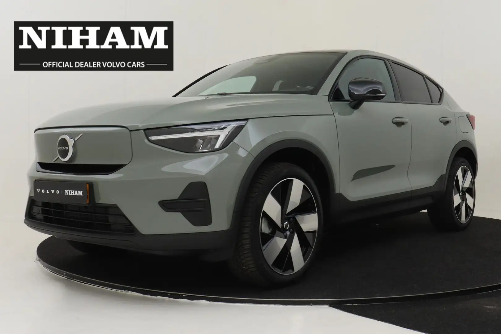 Volvo C40 SINGLE MOTOR PLUS 69 kWh -PANO.DAK|20"|GETINT.GLAS Verde - 1