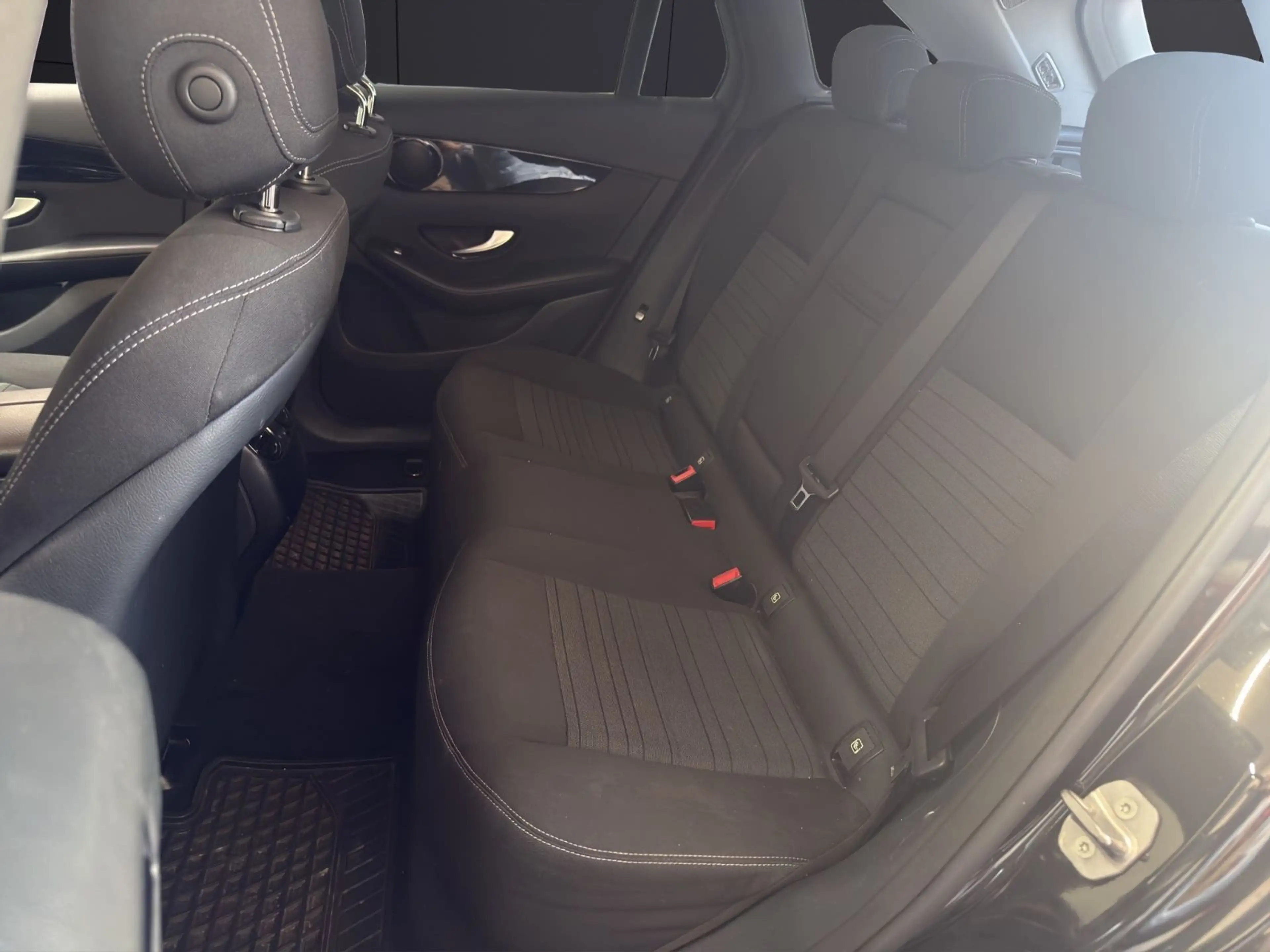 Mercedes-Benz GLC 220 d 4Matic — photo 12