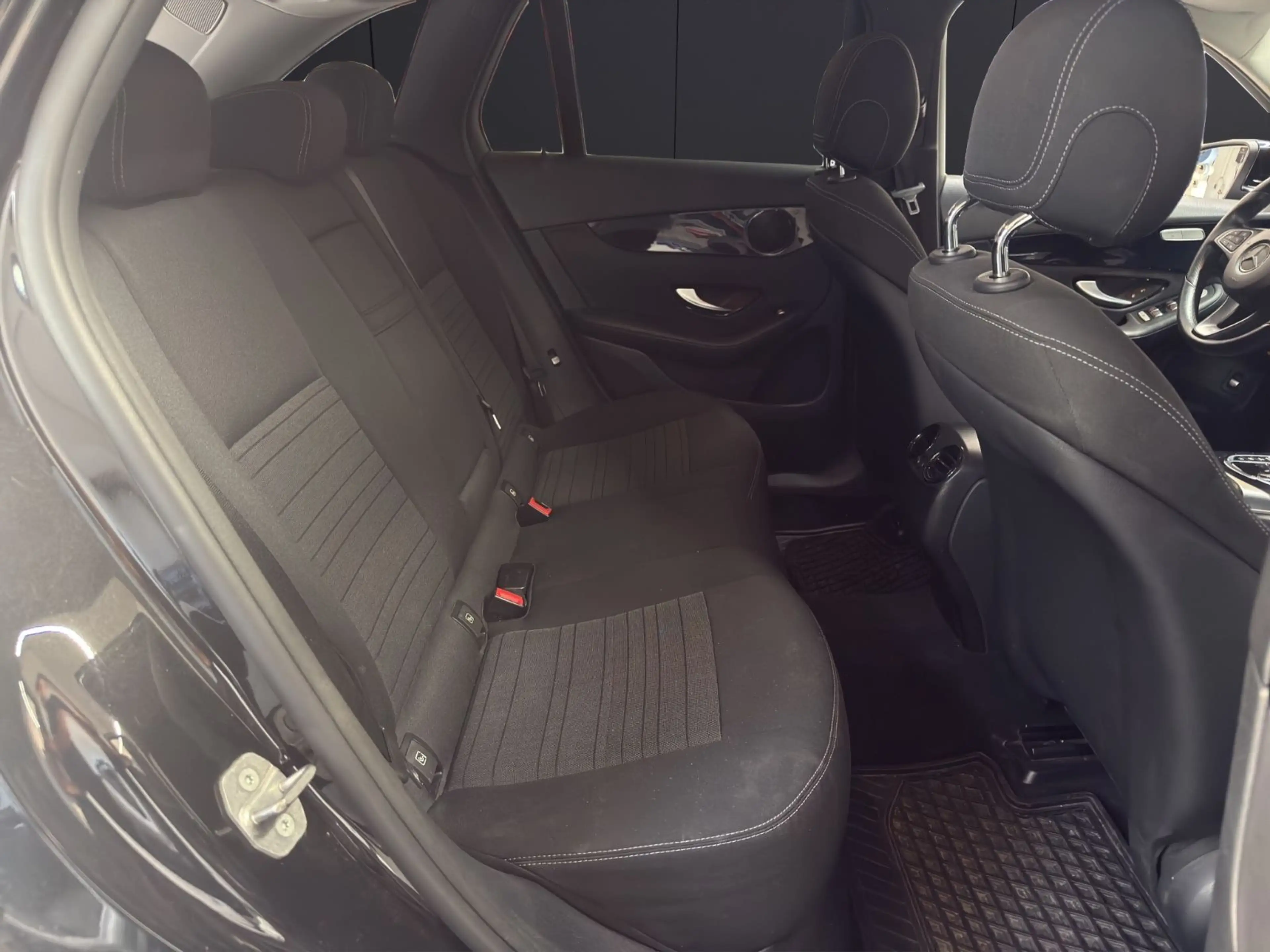 Mercedes-Benz GLC 220 d 4Matic — photo 13