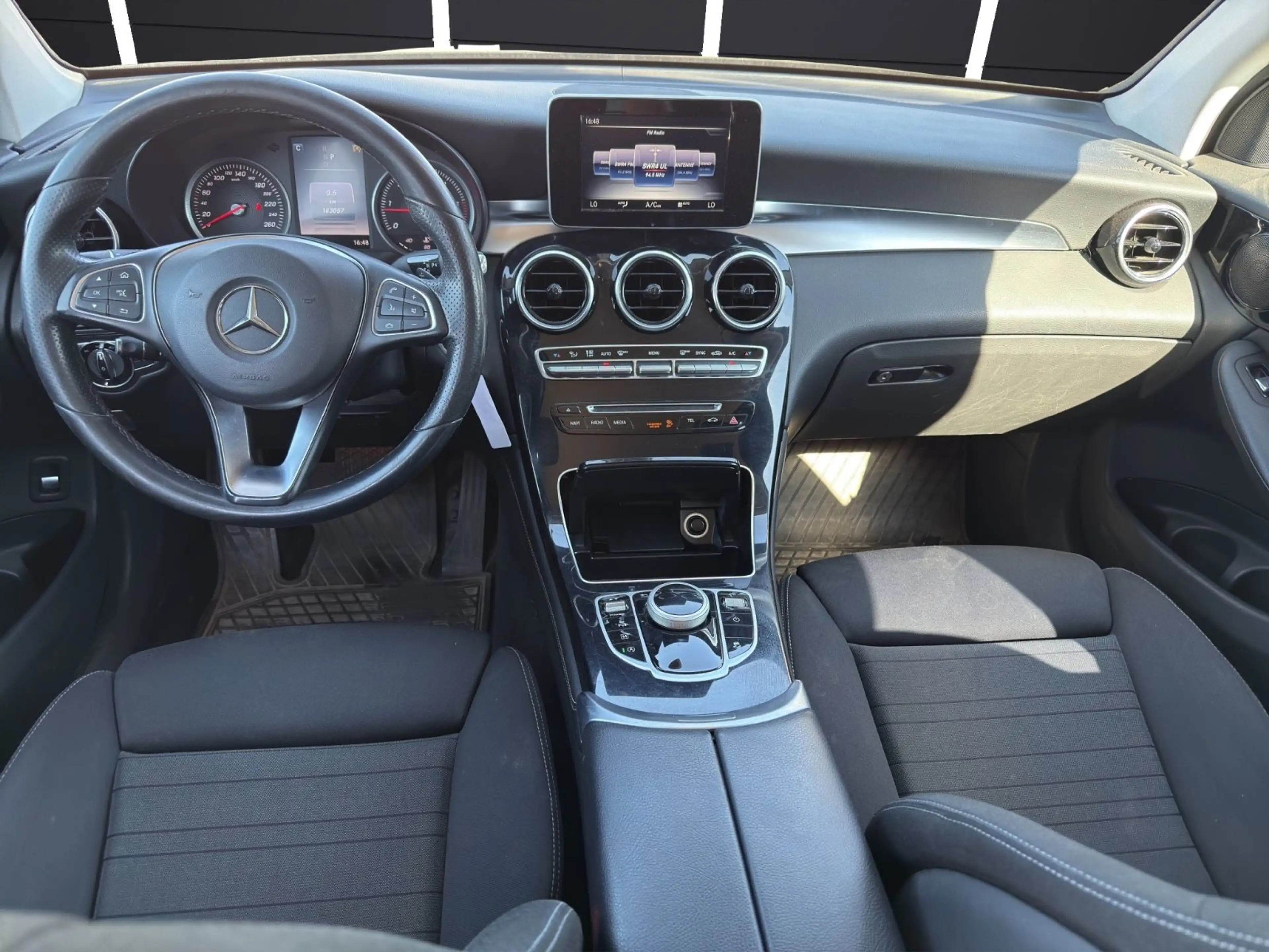 Mercedes-Benz GLC 220 d 4Matic — photo 9