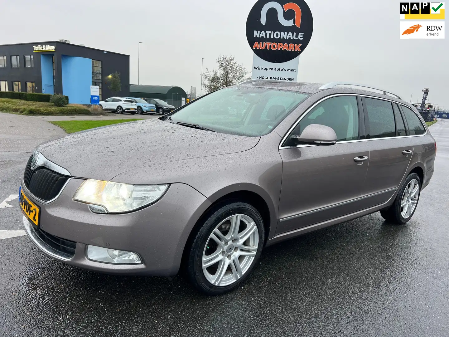 Skoda Superb Combi 2011 * 1.8 TSI Elegance Business Line * AUTO Grijs - 1