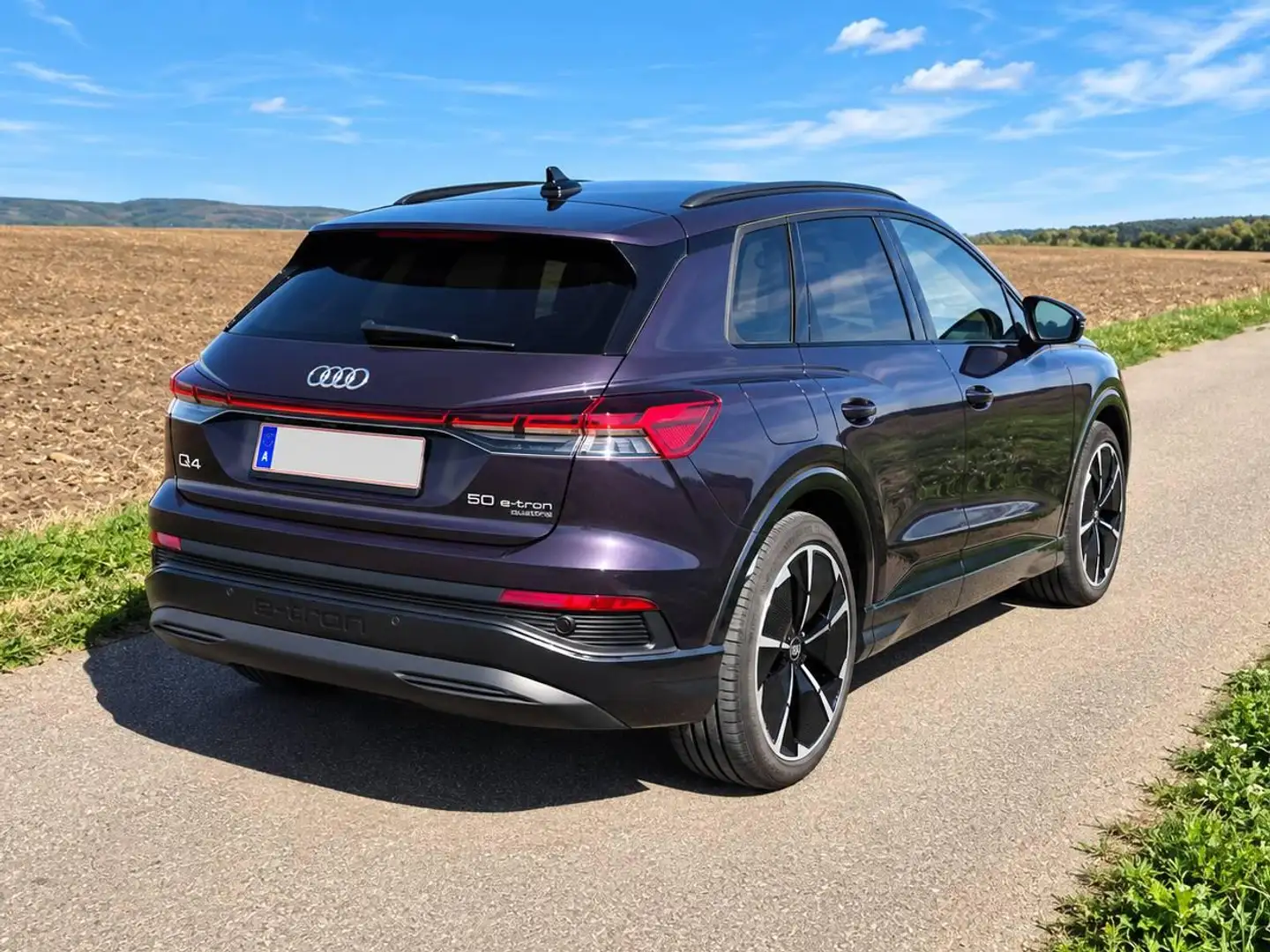 Audi Q4 e-tron Audi Q4 50 e-tron quattro 220kW | 299 PS | S line | Matrix LED | SONOS | Wärmepumpe Violett - 2