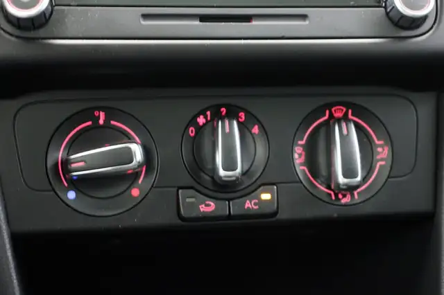 Volkswagen Polo view 6