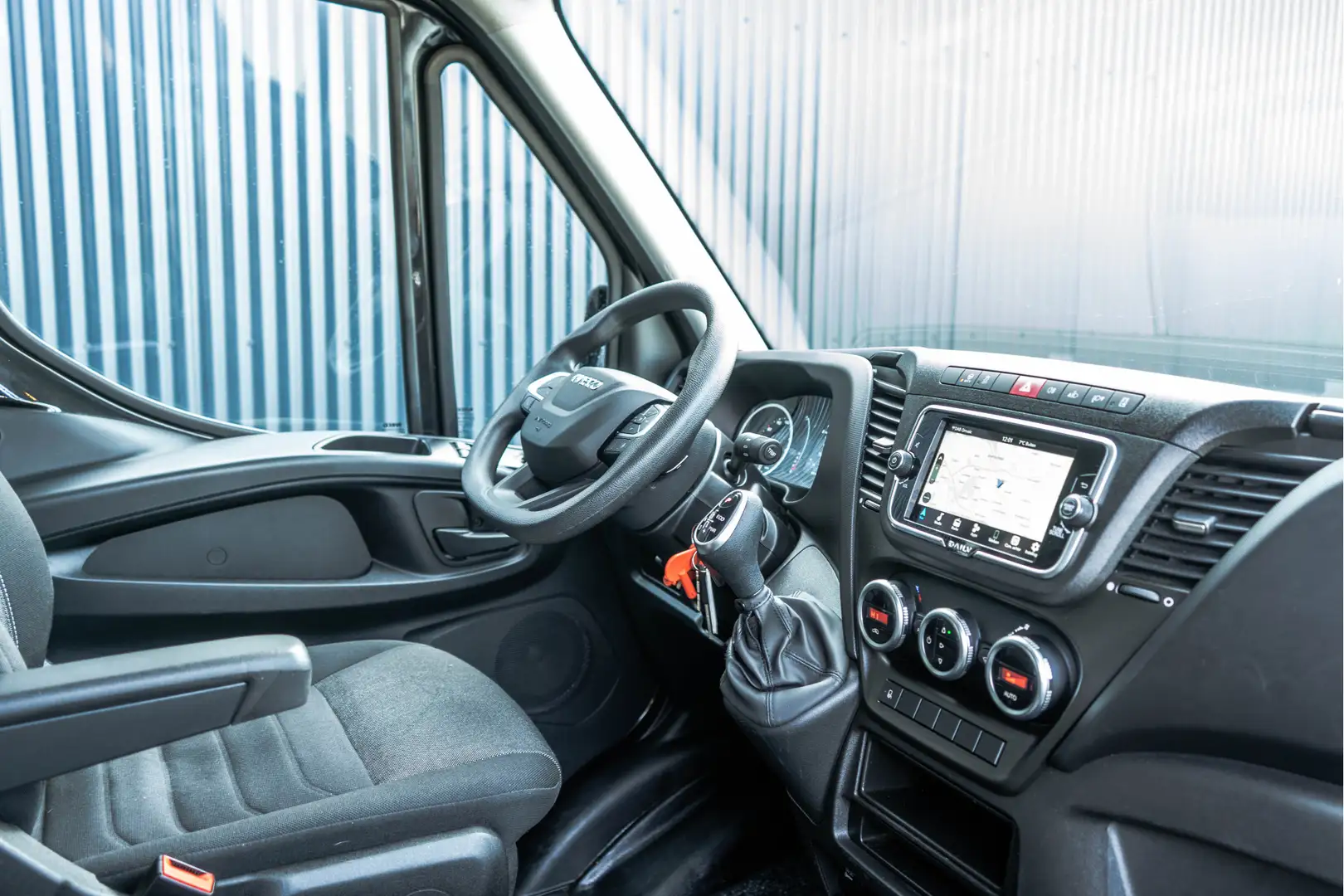 Iveco Daily 35C18 3.0 180PK | Bakwagen met laadklep | N1 | Aut Noir - 2