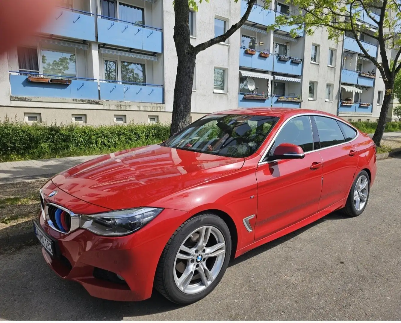 BMW 320 320d GT Aut. M Sport Czerwony - 1