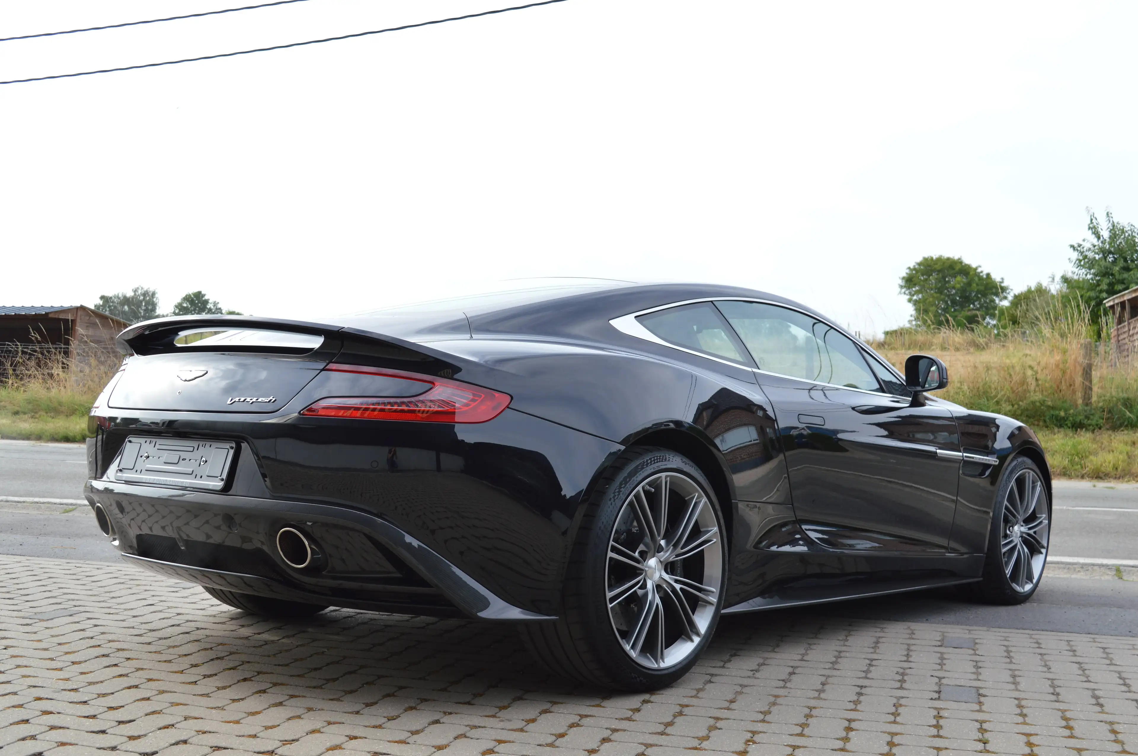 Aston Martin Vanquish coupé 5.9i V12 Touchtronic - Aston service - Carbon — photo 3