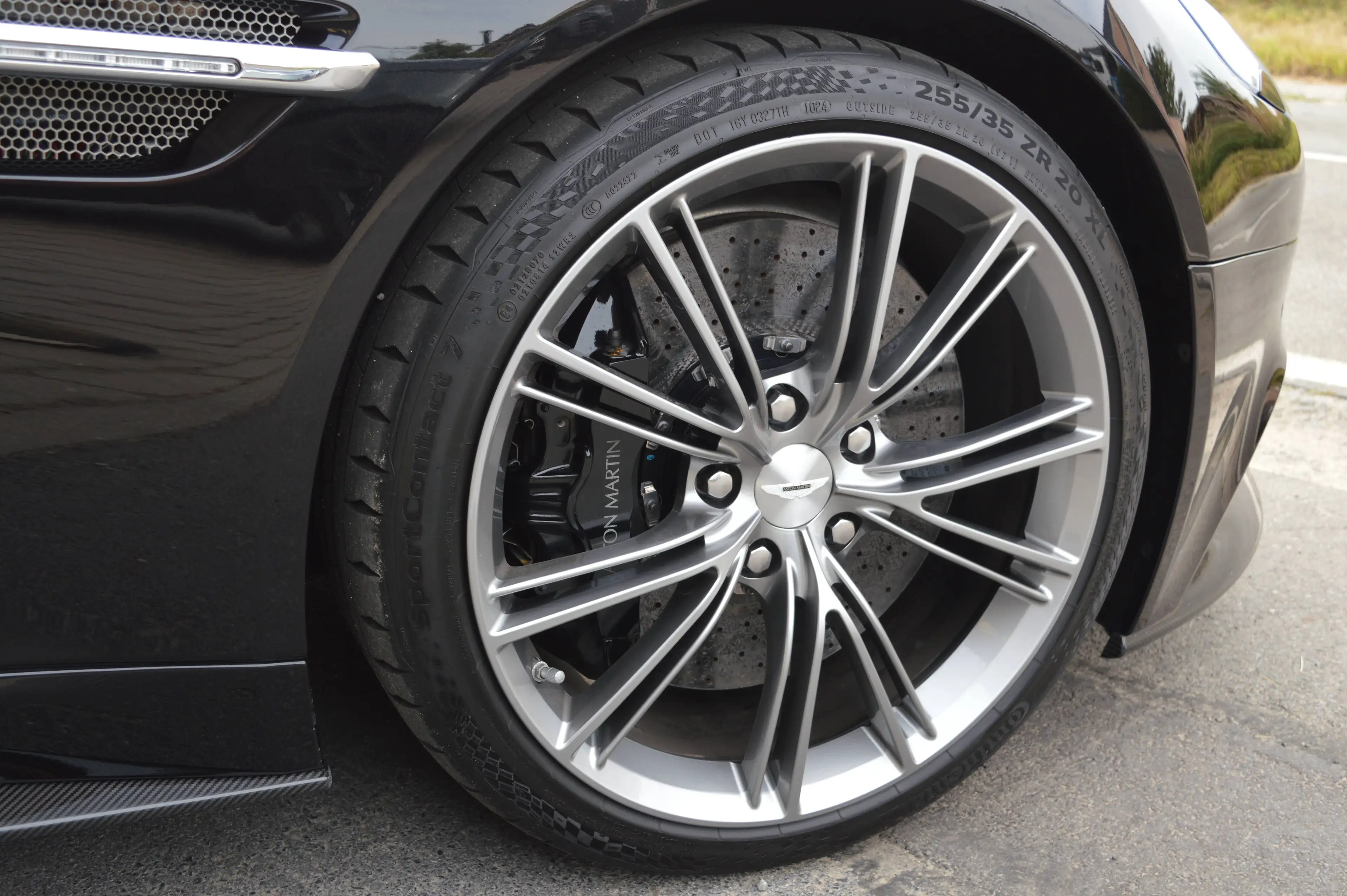 Aston Martin Vanquish coupé 5.9i V12 Touchtronic - Aston service - Carbon — photo 7