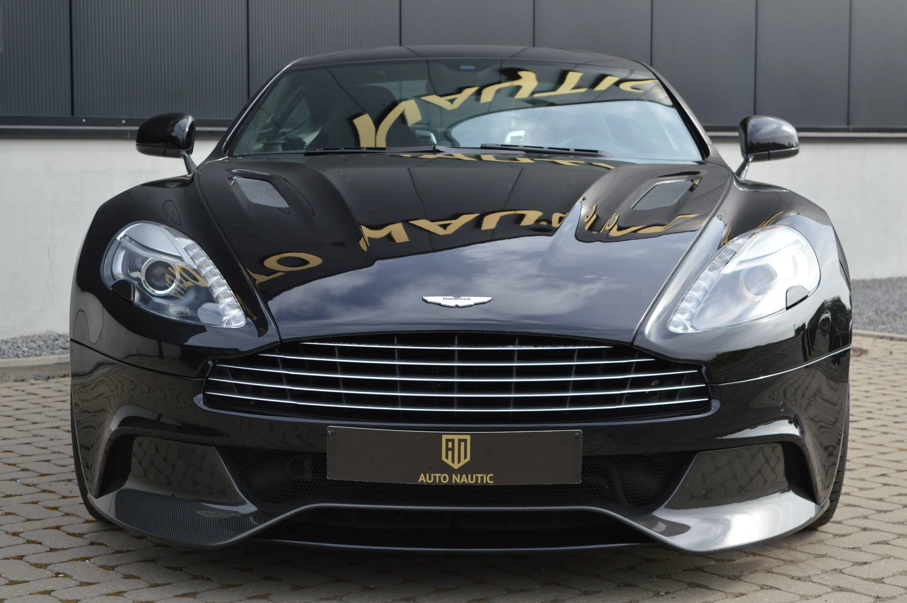 Aston Martin Vanquish coupé 5.9i V12 Touchtronic - Aston service - Carbon — photo 2