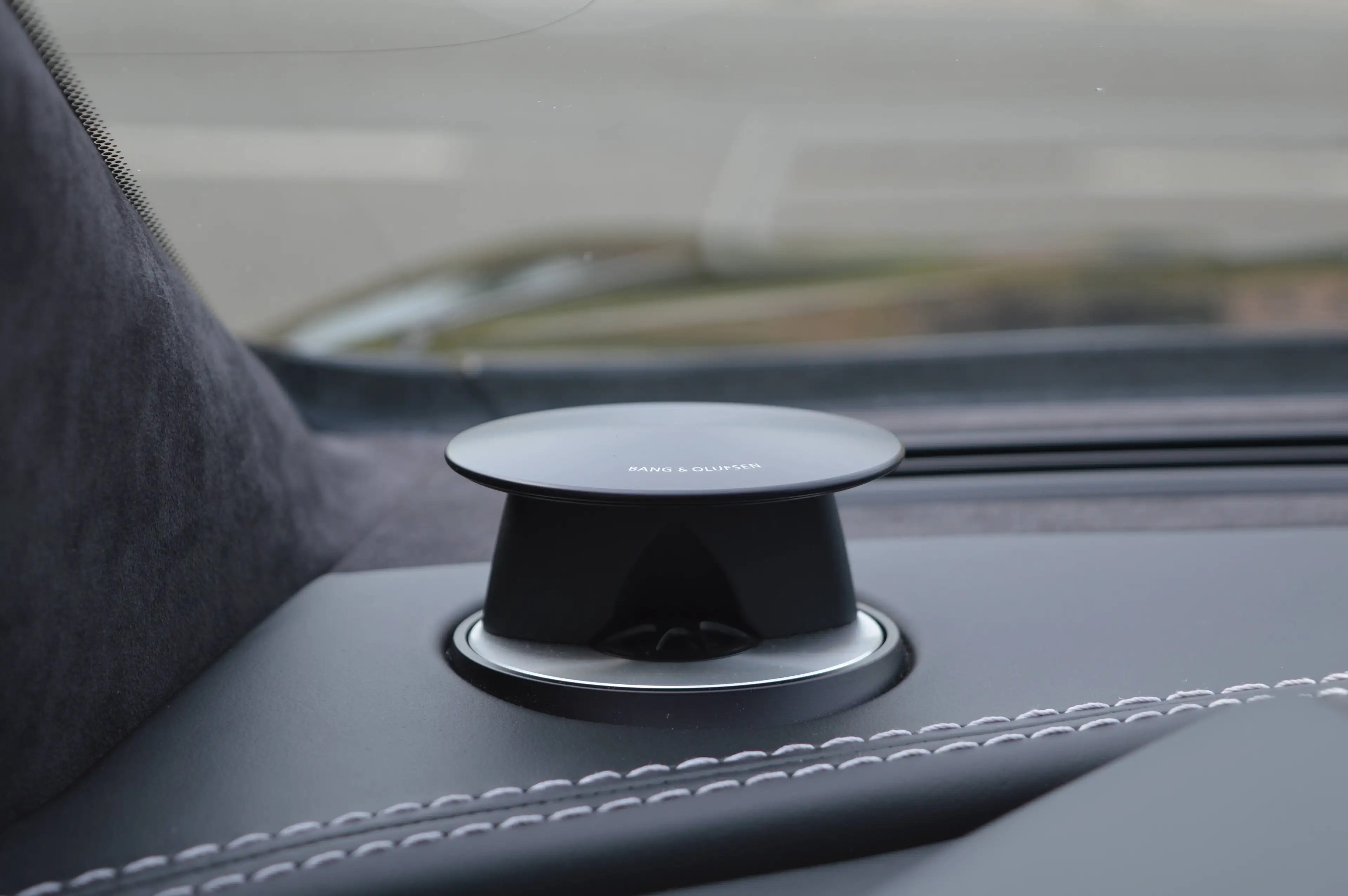 Aston Martin Vanquish coupé 5.9i V12 Touchtronic - Aston service - Carbon — photo 14