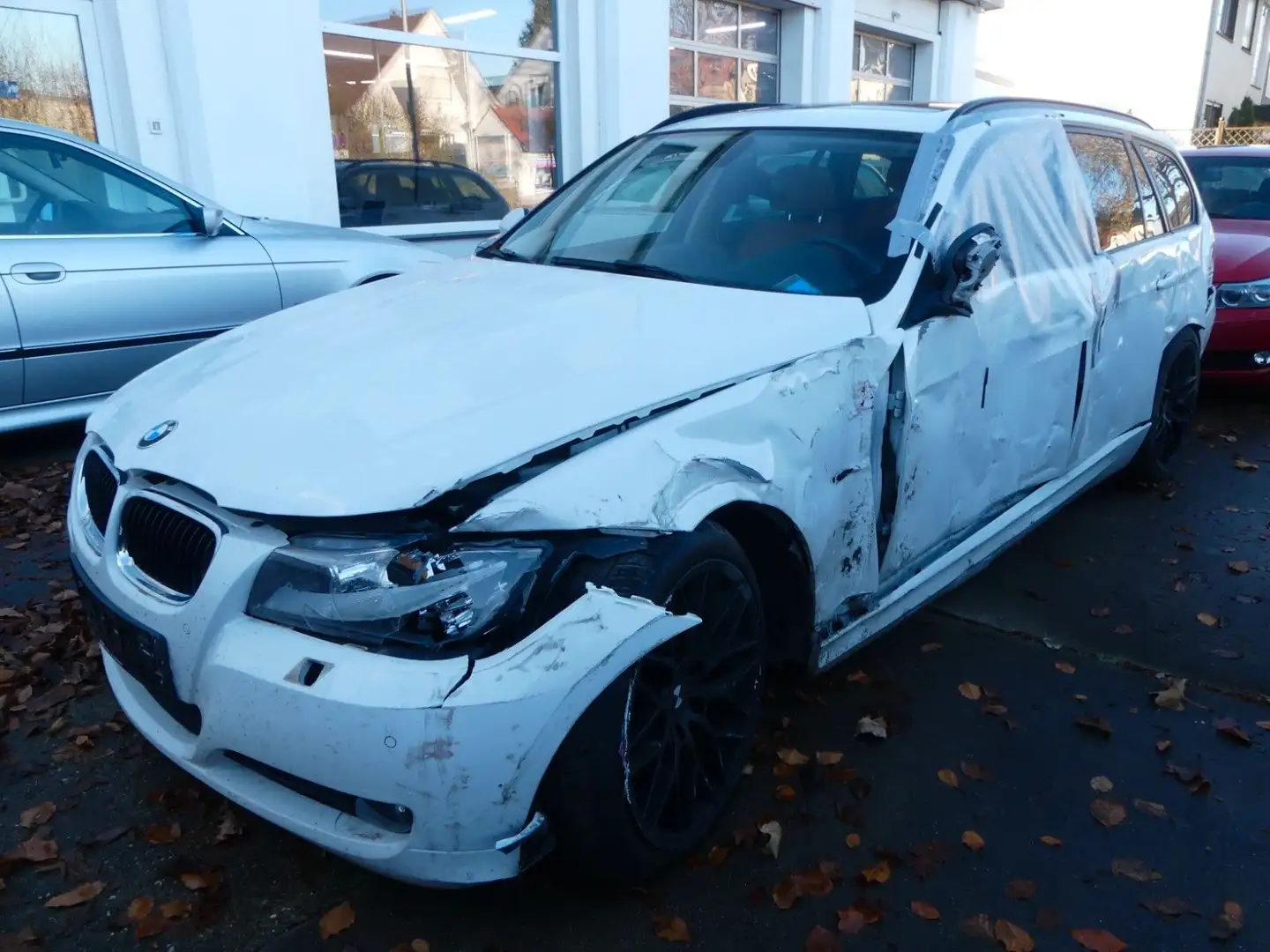 BMW 318 i Touring Navi | Leder | Xenon | Standheizung Weiß - 2