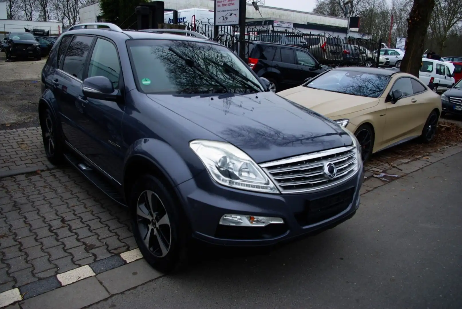 SsangYong Rexton Rexton W Sapphire 4WD Grau - 2