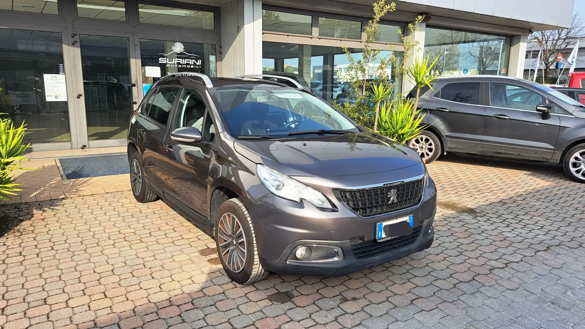 Peugeot 2008 PureTech 82 Allure Gris - 1