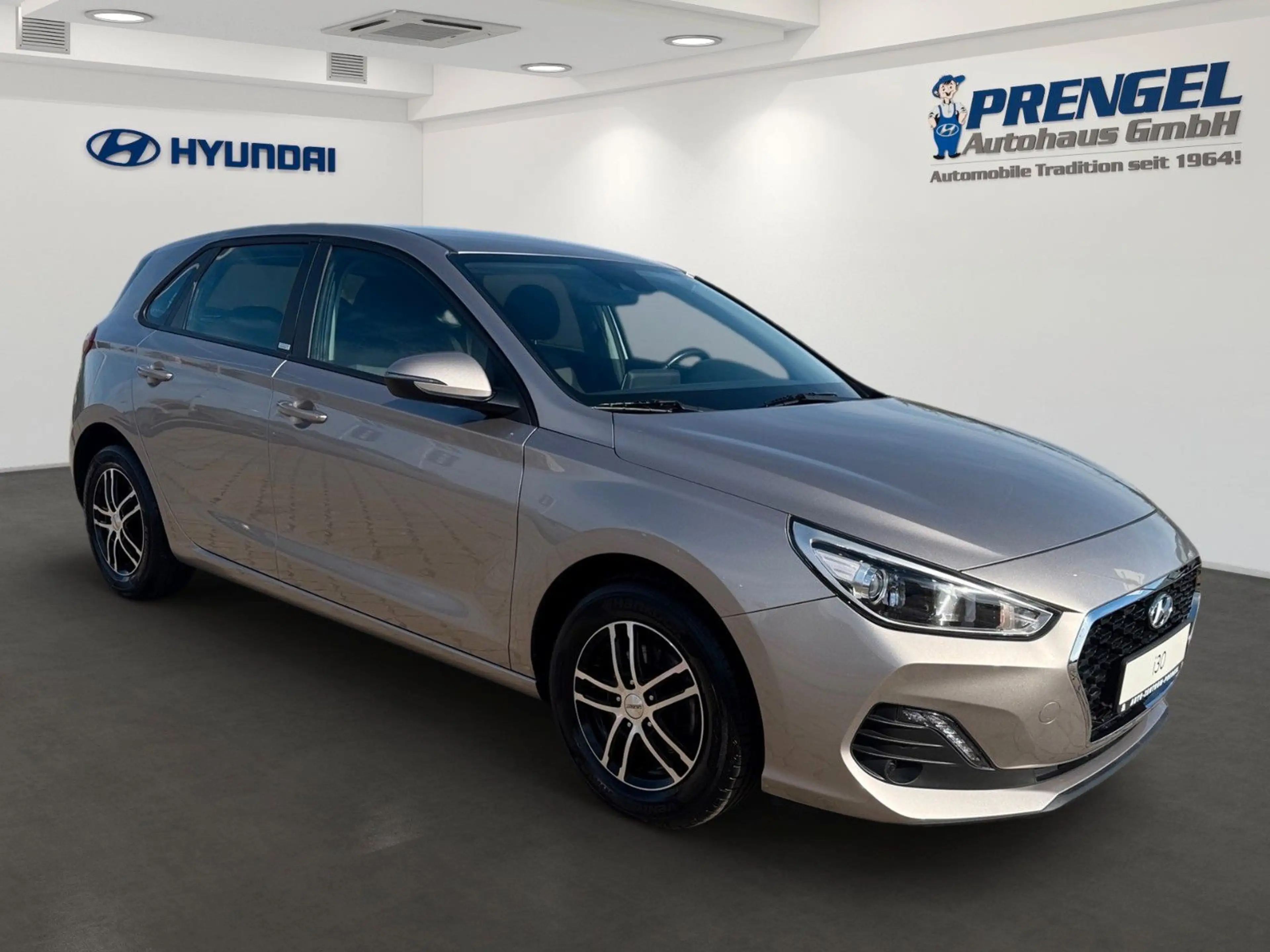 Hyundai i30 1.4 SOKO NAVI  KAMERA SHZ APP PDC — photo 3