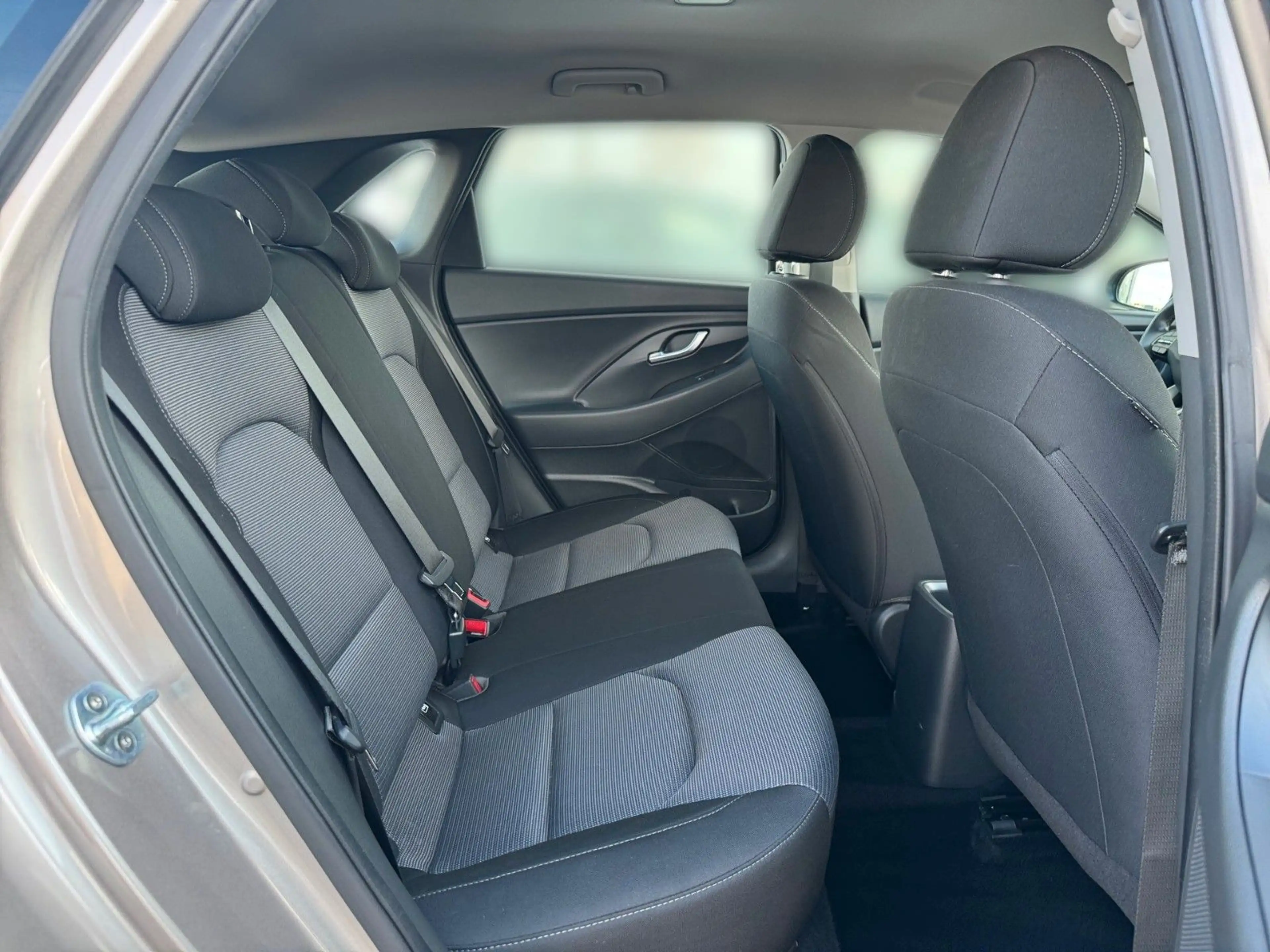 Hyundai i30 1.4 SOKO NAVI  KAMERA SHZ APP PDC — photo 14