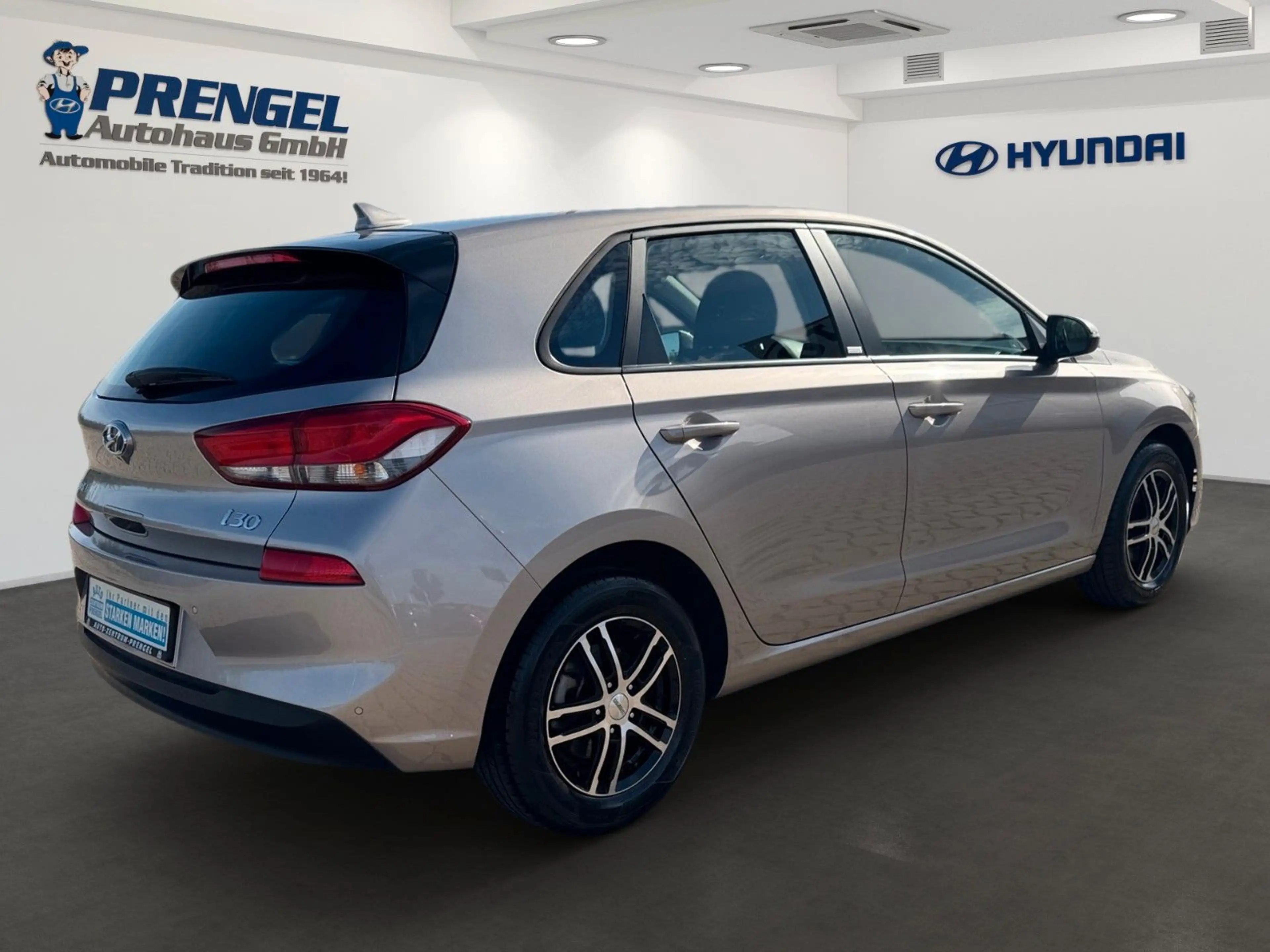 Hyundai i30 1.4 SOKO NAVI  KAMERA SHZ APP PDC — photo 4
