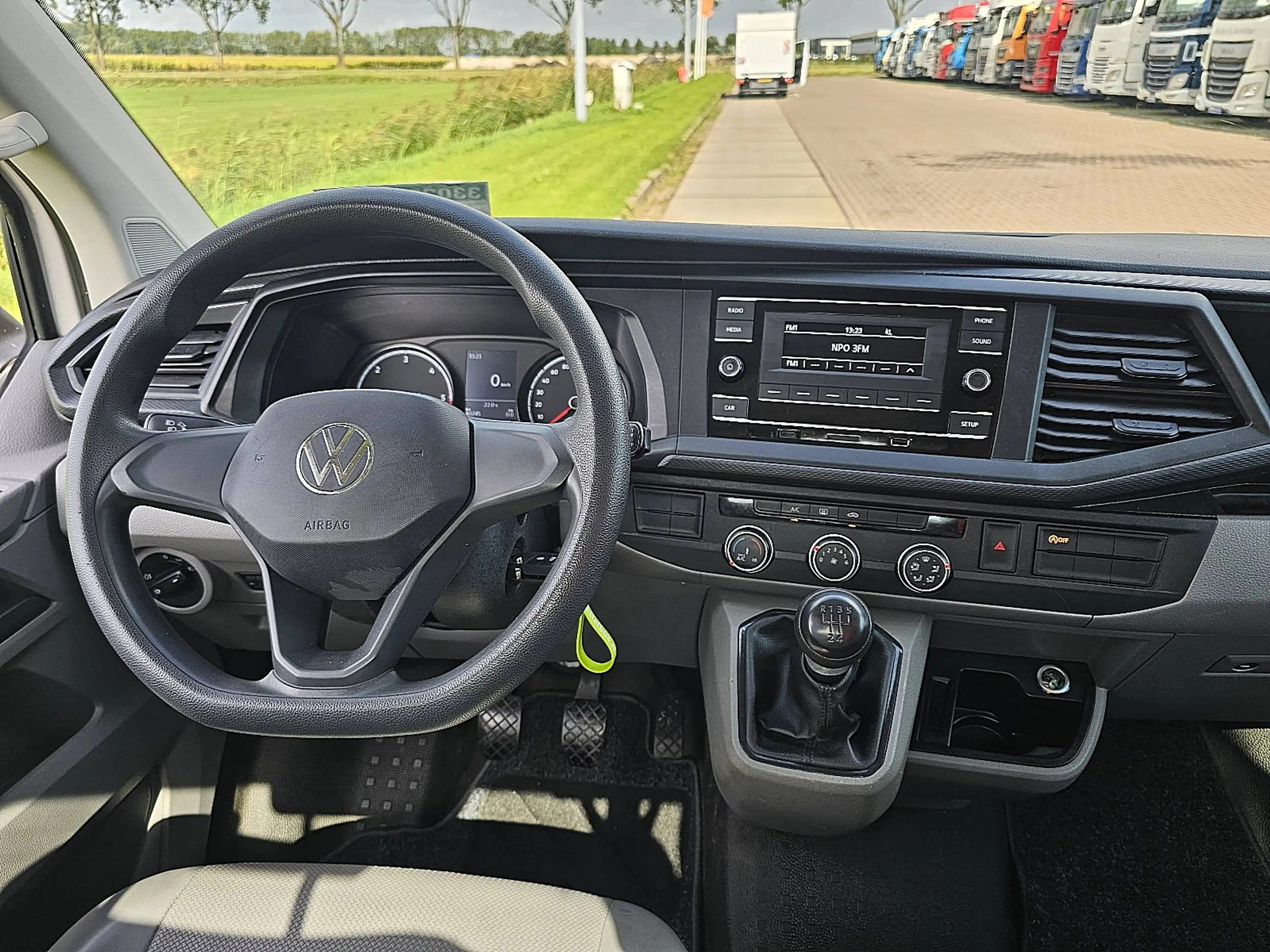 Volkswagen Transporter 2.0 TDI T6.1 L1 Open-Laadbak — photo 8