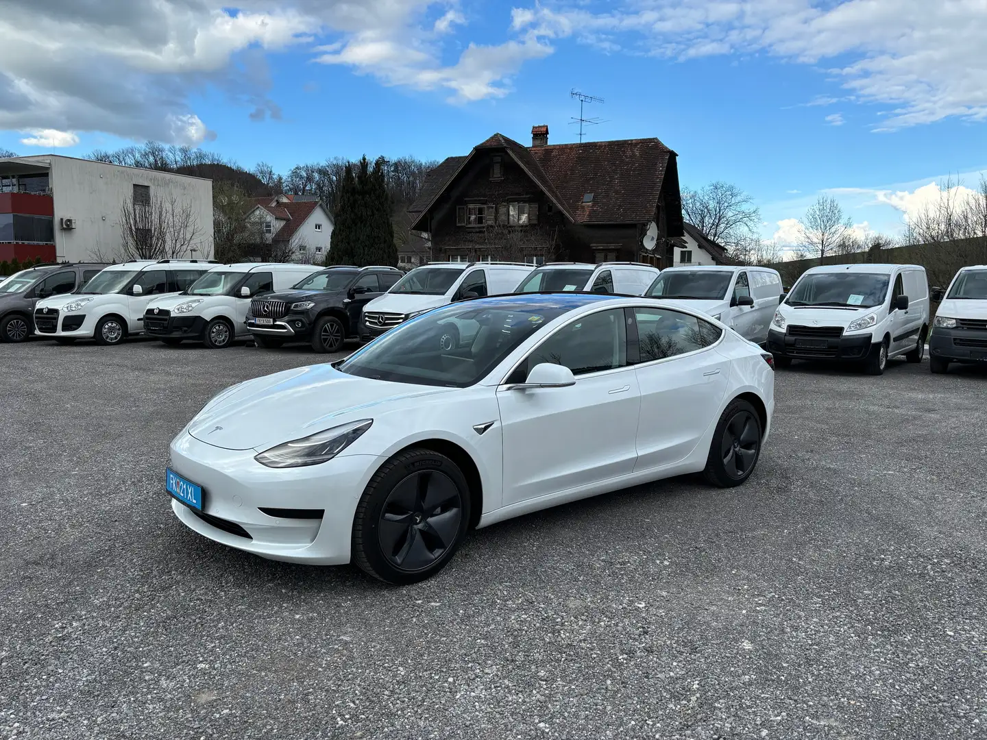 Tesla Model 3 Standard Range Plus RWD Weiß - 1