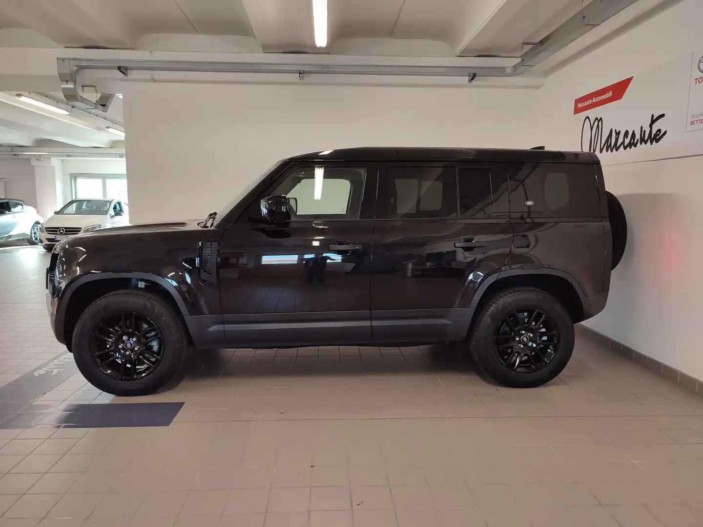 Land Rover Defender 110 3.0D I6 200 CV AWD Auto Nero - 2