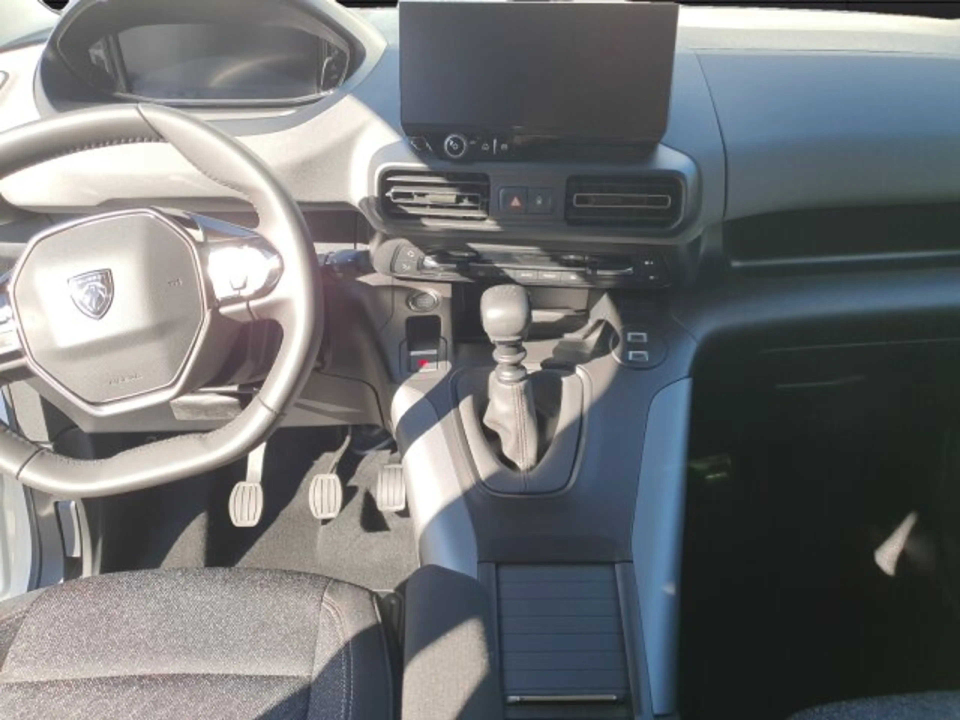 Peugeot Rifter Rifter Allure 100 +180°Kamera+Keyless+FSH+SHZ+ — photo 13