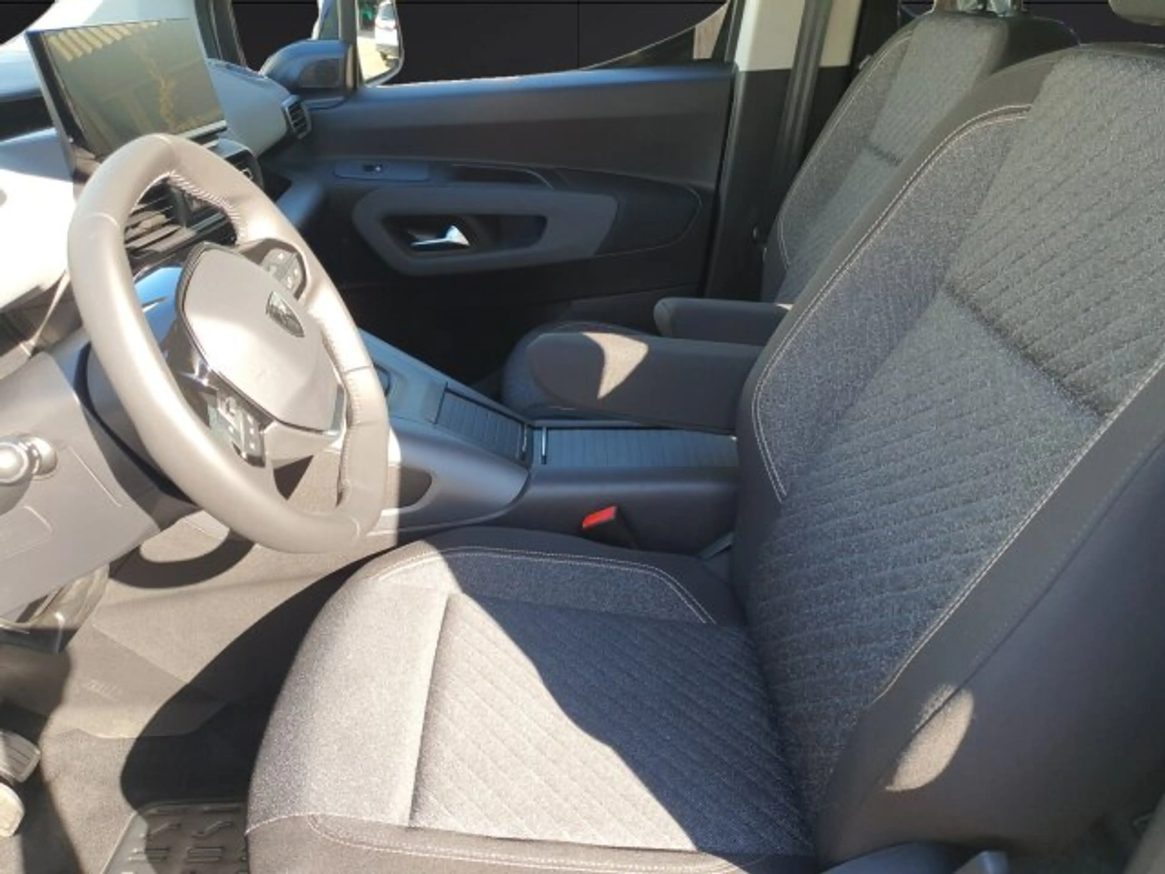 Peugeot Rifter Rifter Allure 100 +180°Kamera+Keyless+FSH+SHZ+ — photo 5