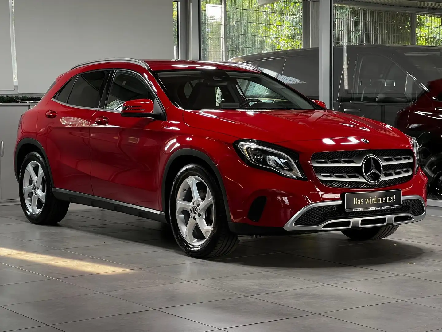 Mercedes-Benz GLA 200 Urban AHK LED NAVI PDC&KAM+KLIMA+SITZH+ Rouge - 2