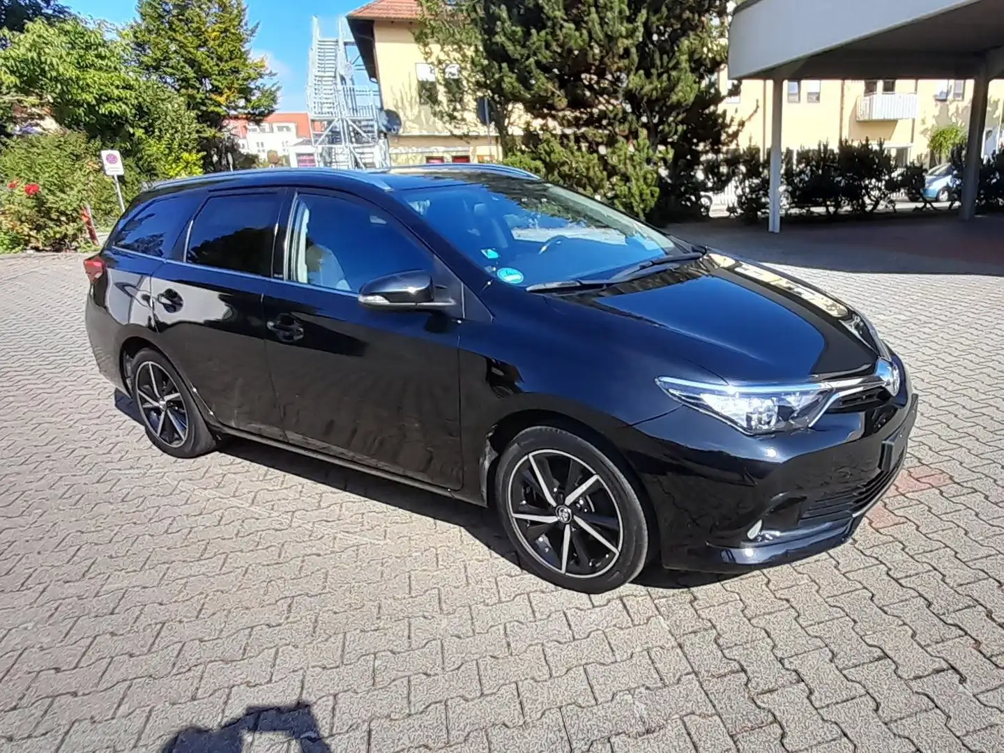 Toyota Auris Edition-S+ Touring Sports (E18) Black - 1