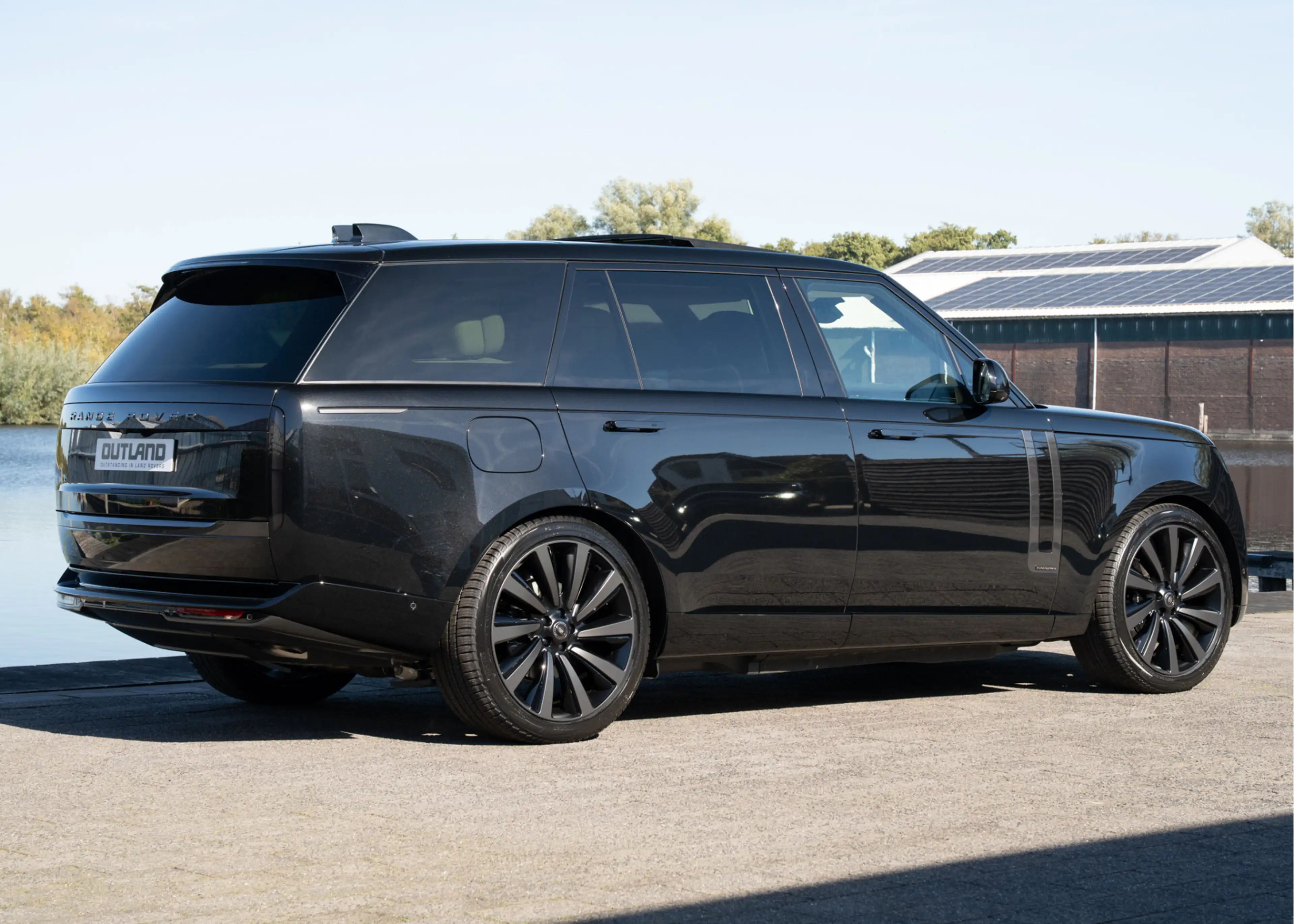 Land Rover Range Rover P460e LWB Autobiography | NP. € 202.237 | 23" inch — photo 10